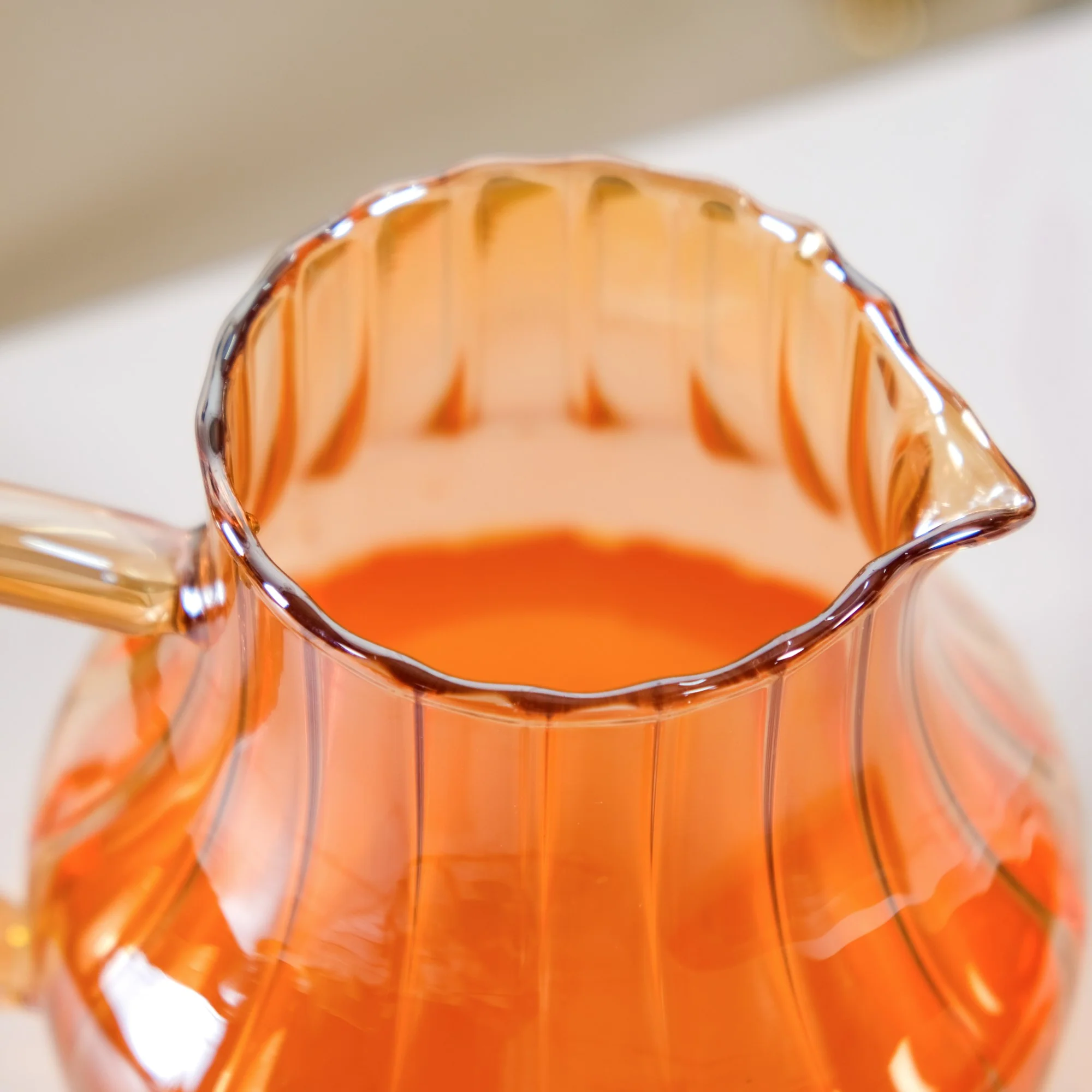 Premium Fluted Amber Borosilicate Glass Jug 1350ml - Image 6