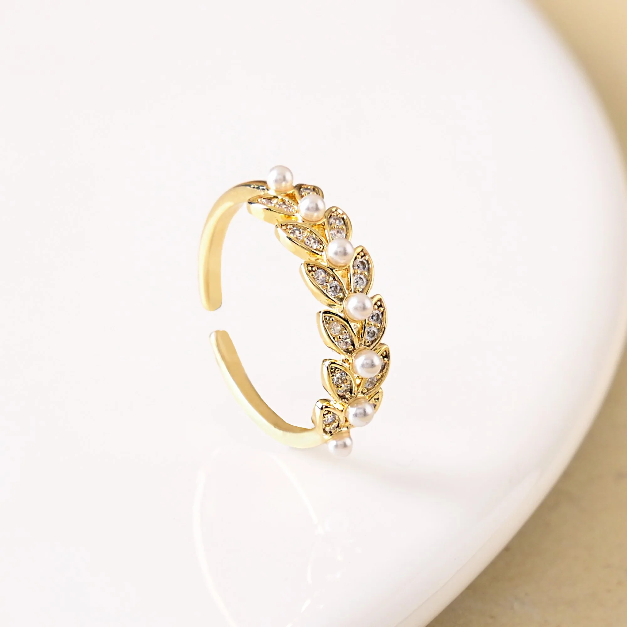 Pearly Leaves Golden Love Band - Image 5