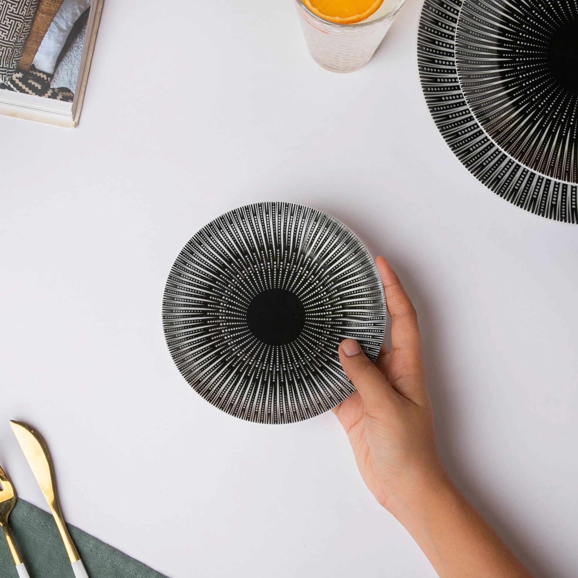 Philocaly Linear Patterned Ceramic Dessert Plate Black 6 Inch - Image 3