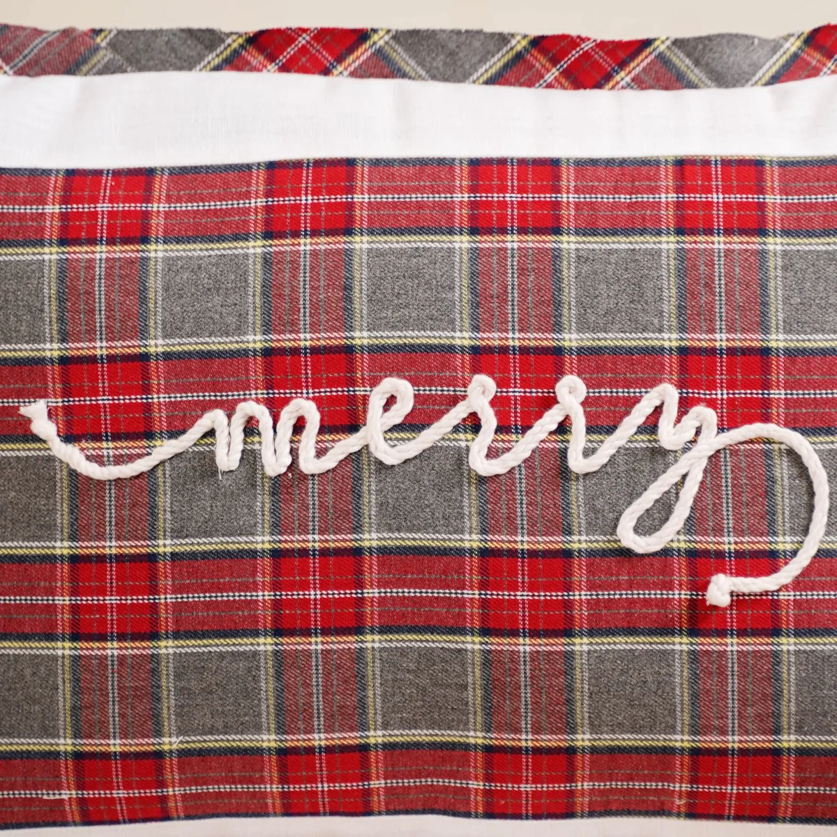 Plaid Merry Christmas Cushion Cover 20x14 Inch - Image 6