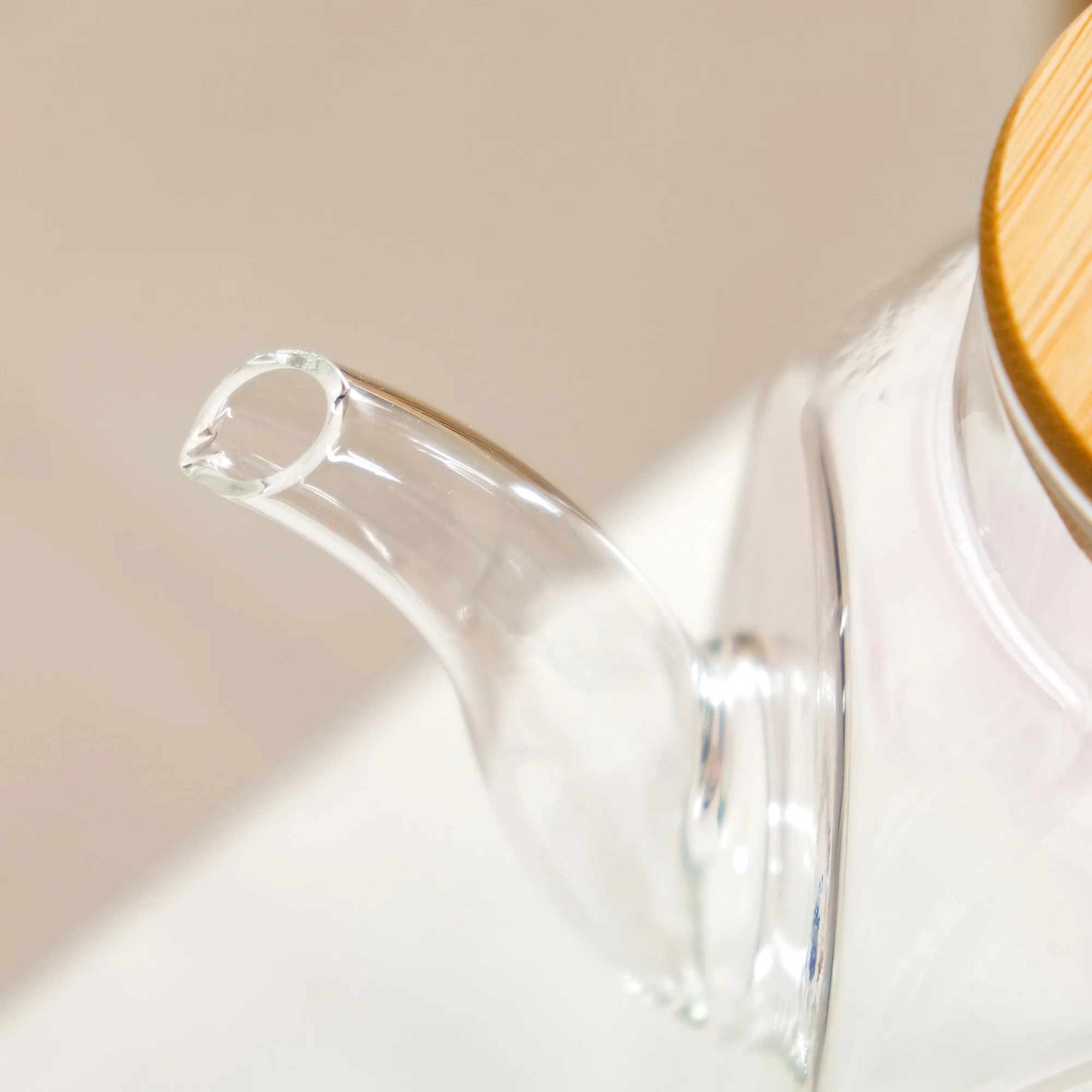 Premium Borosilicate Glass Oil Pot with Bamboo Lid 1000ml - Image 5