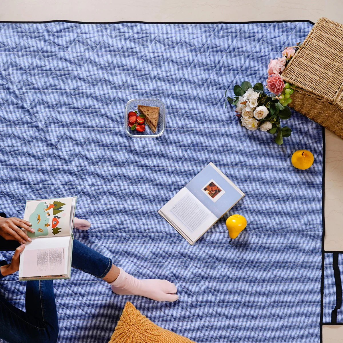 Quilted Foldable Picnic Mat 84x60 Inch - Image 7