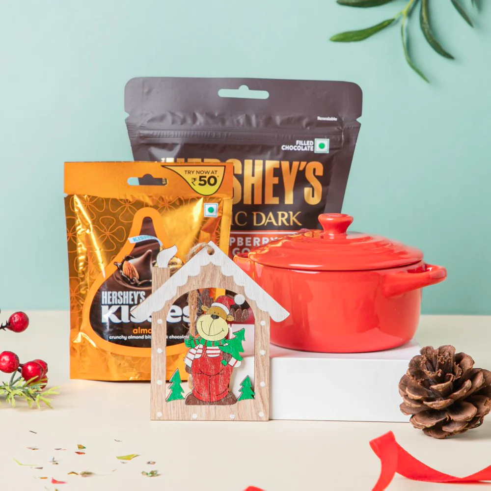 Red Velvet Baking Special Christmas Hamper Set Of 4 - Image 3
