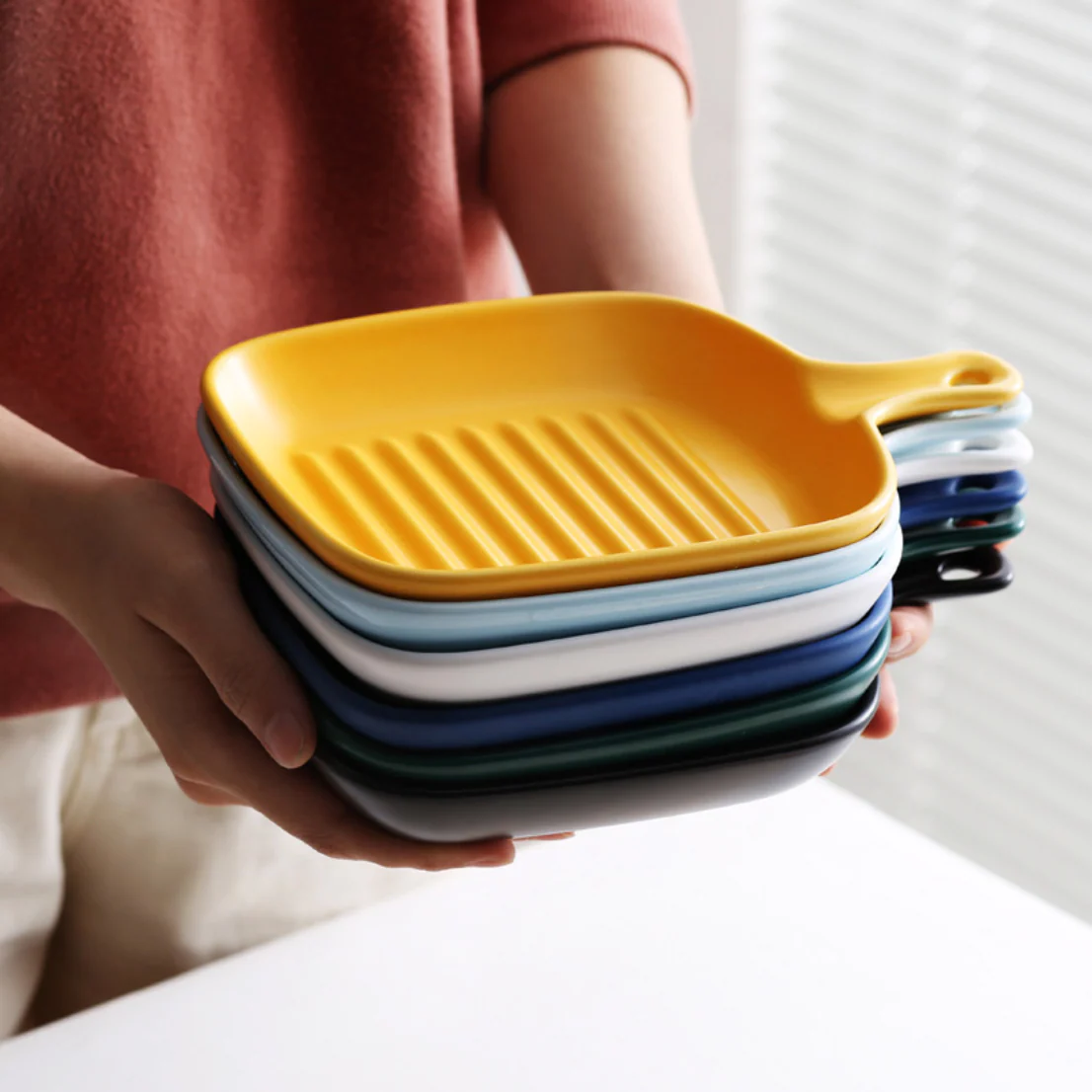 Ribbed Ceramic Baking Plate With Handle Dark Blue 250 ml - Image 3