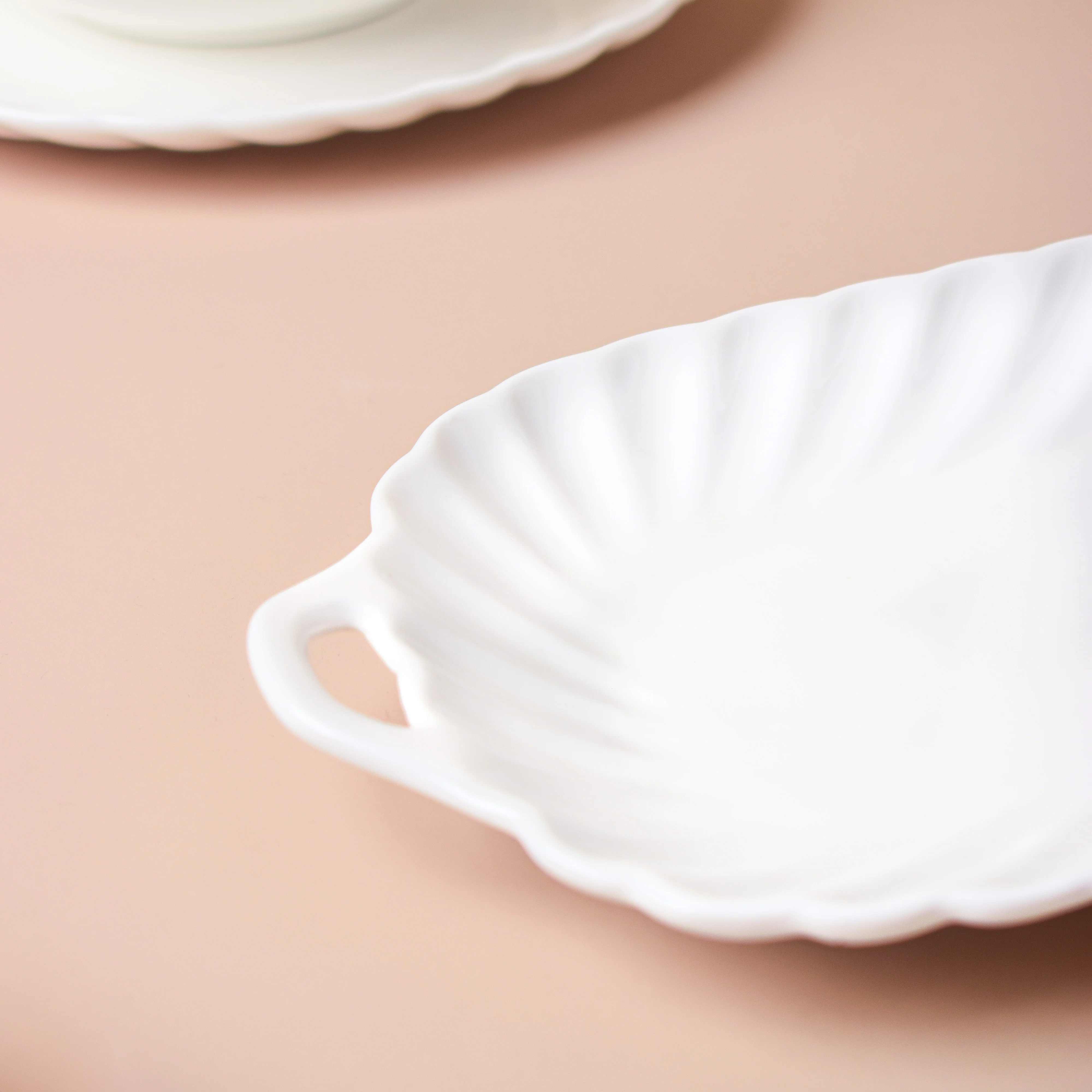 Riona Baking Tray With Handle White 10 Inch - Image 5