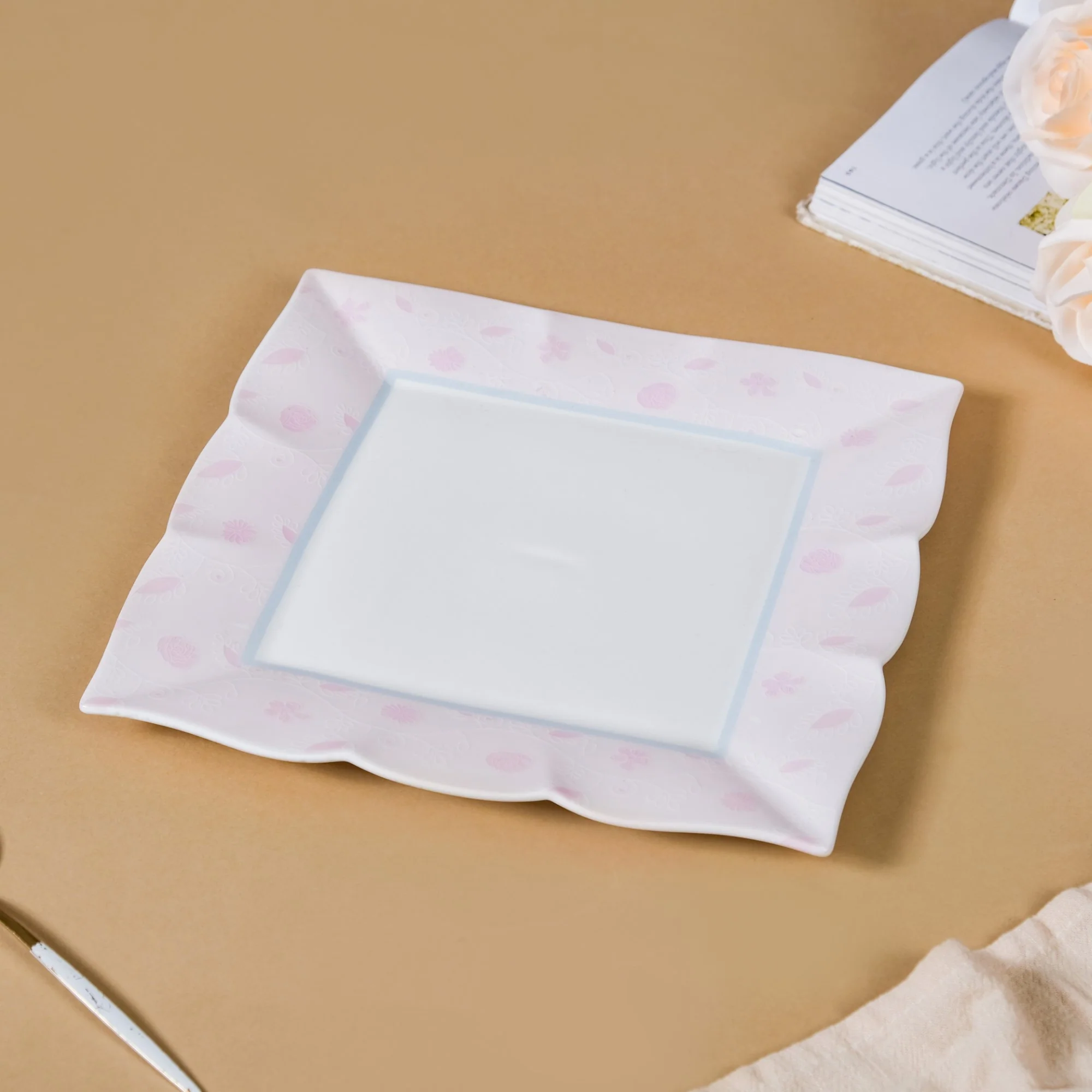 Riona Ceramic Platter White And Pink 9 Inch - Image 3