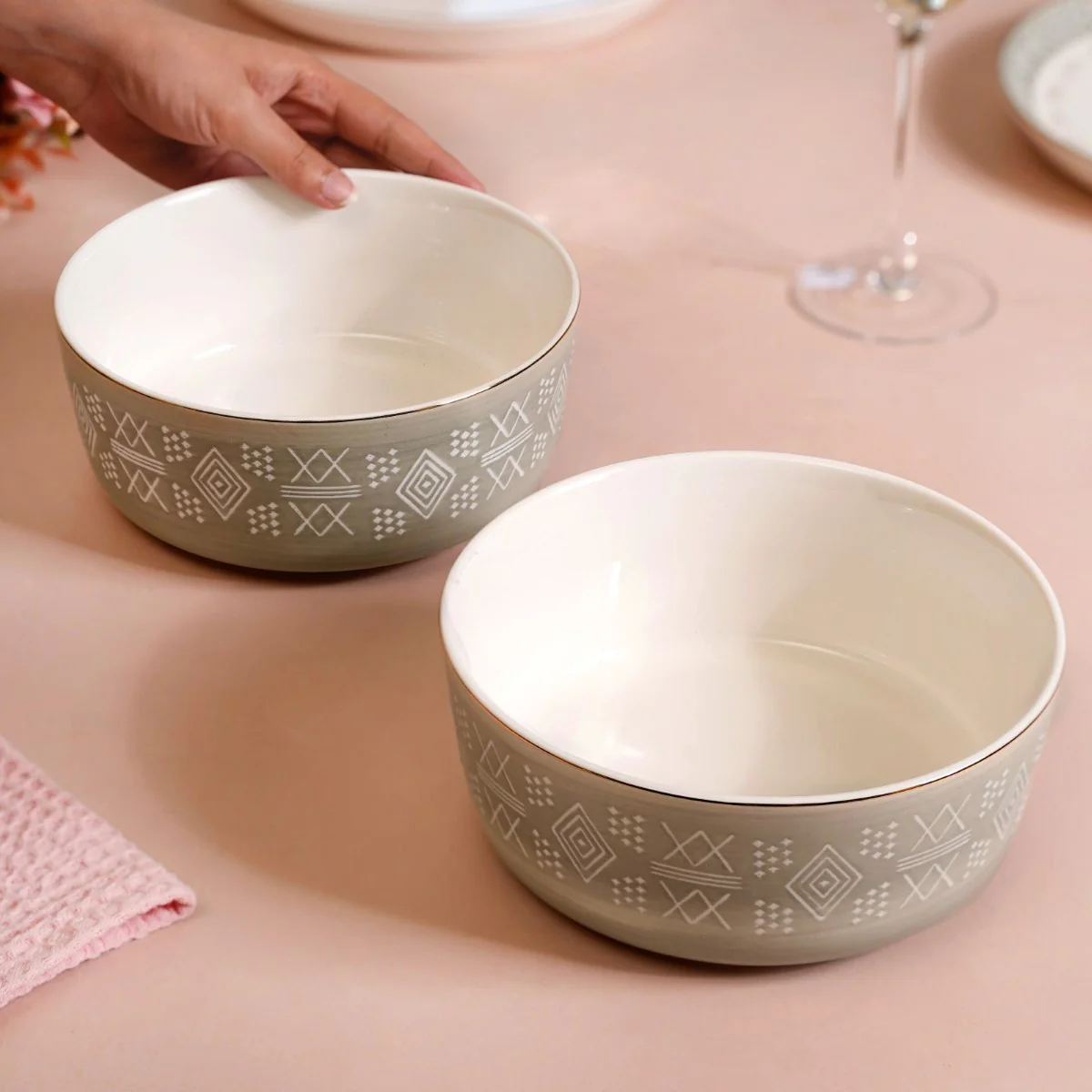 Set Of 2 Azo Serving Bowls Grey 1140ml - Image 2