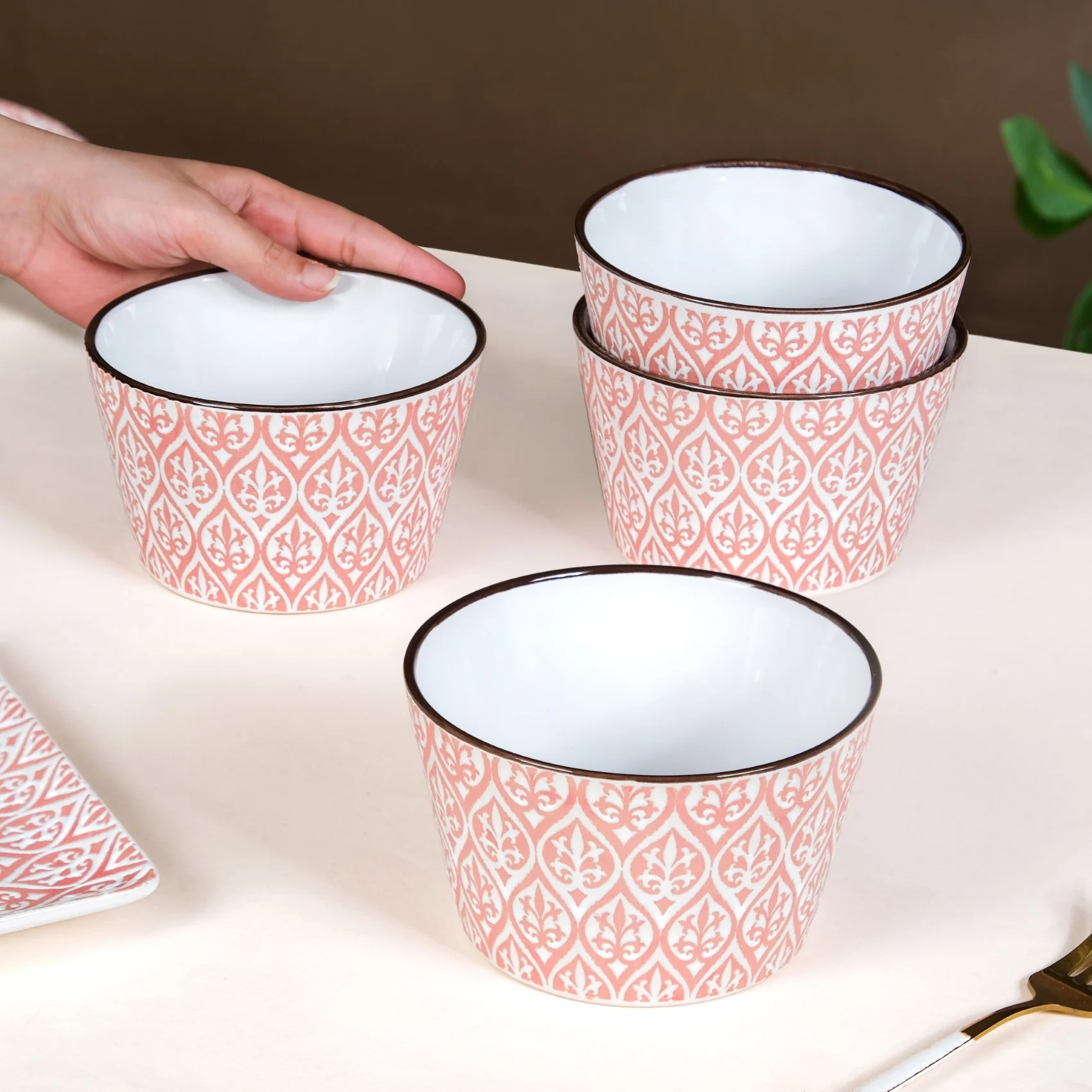 Set Of 4 Ceramic Baroque Serving Bowl Pink 650ml - Image 3