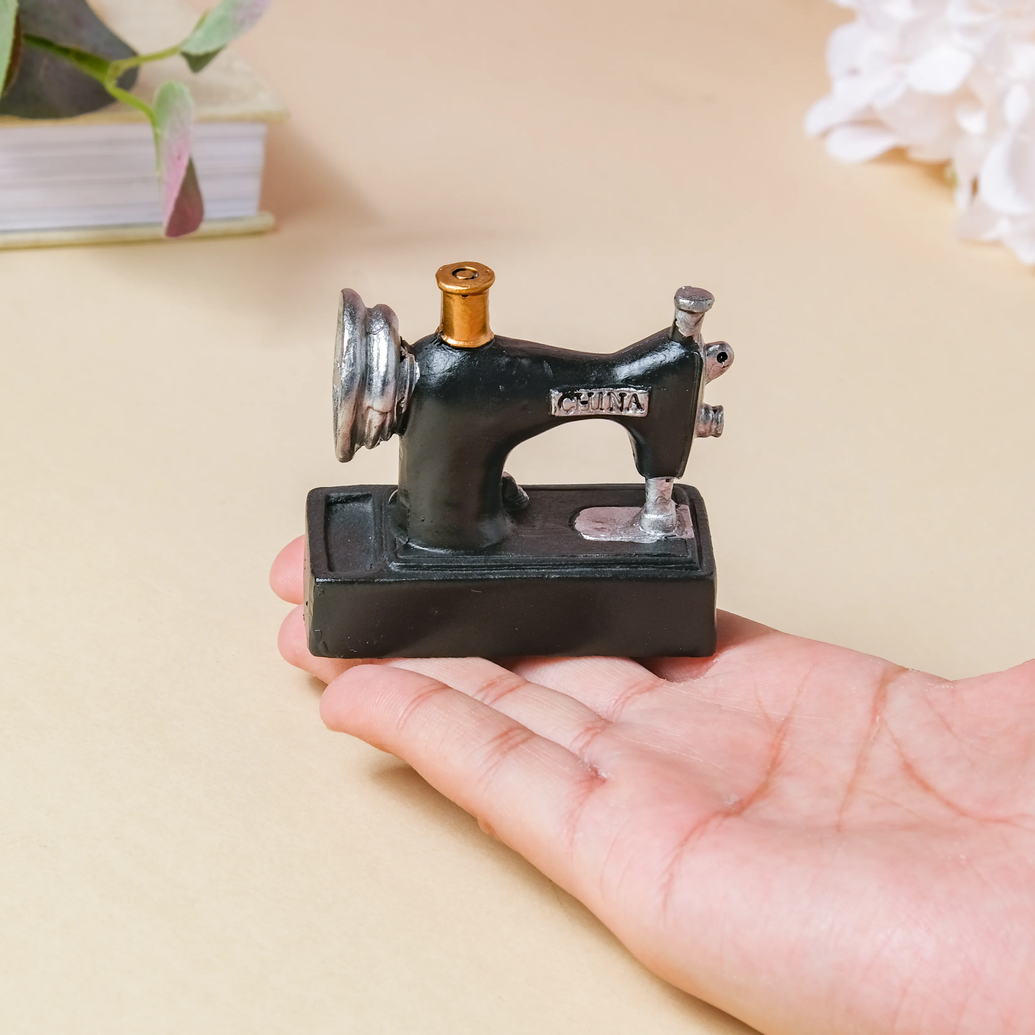 Sewing Machine Showpiece - Image 2