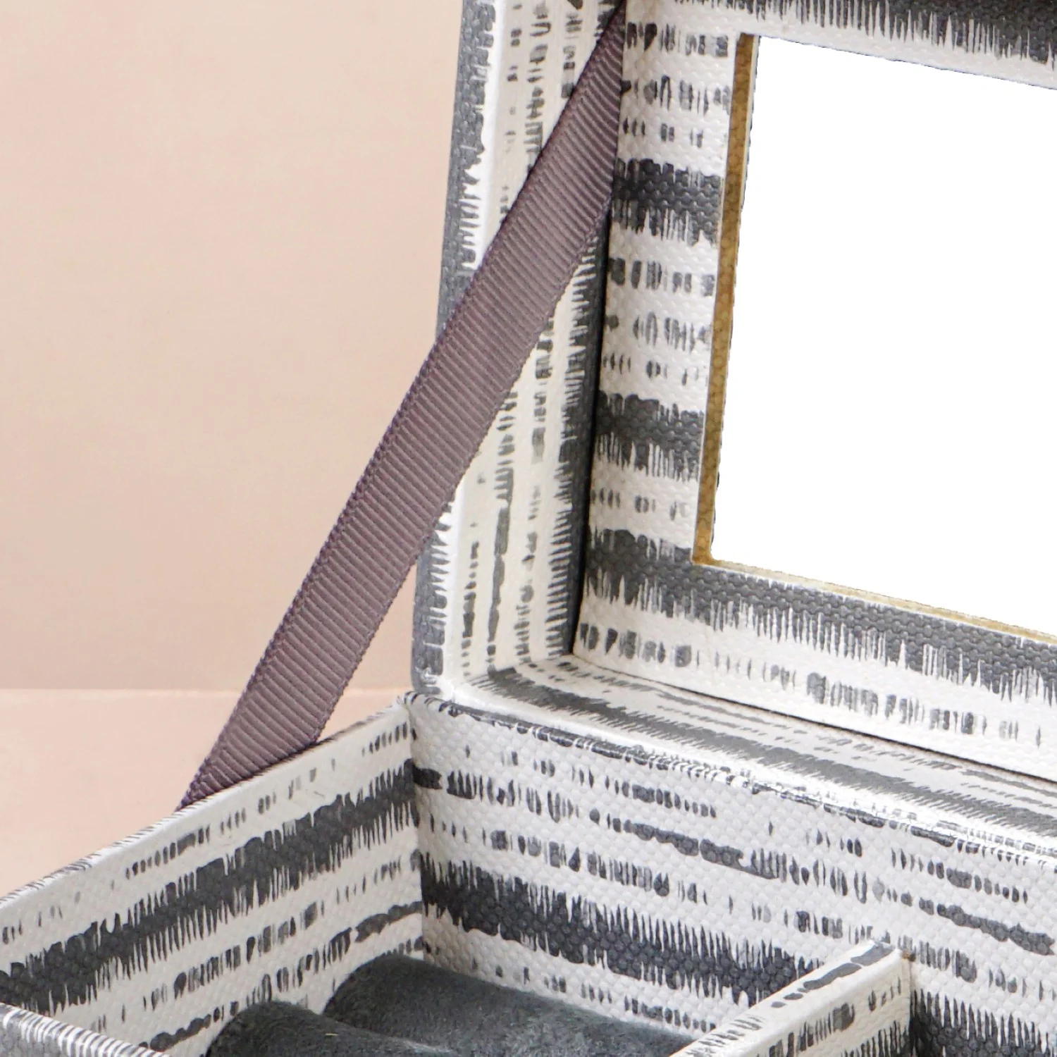 SlateLine Portable Jewellery Box With Mirror - Image 6