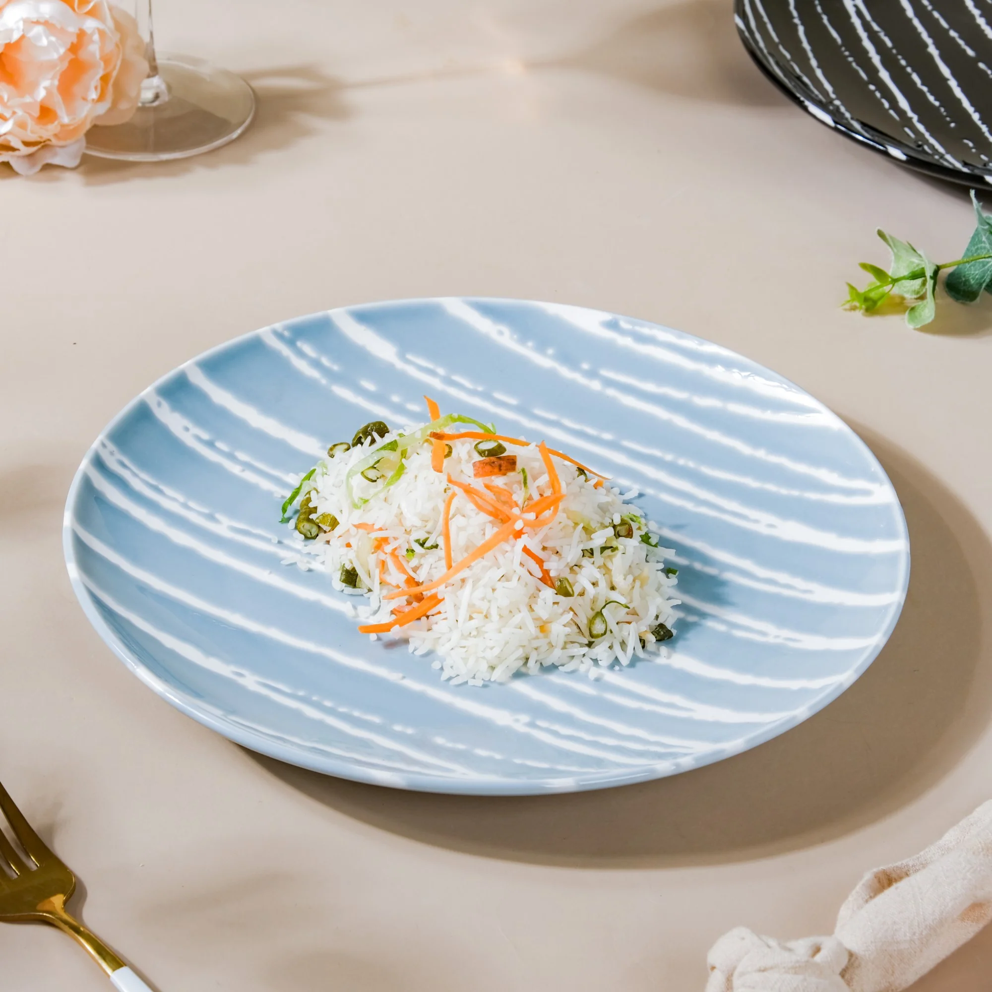 Sleek Abstract Patterned Dinner Plate Blue 9.5 Inch - Image 3