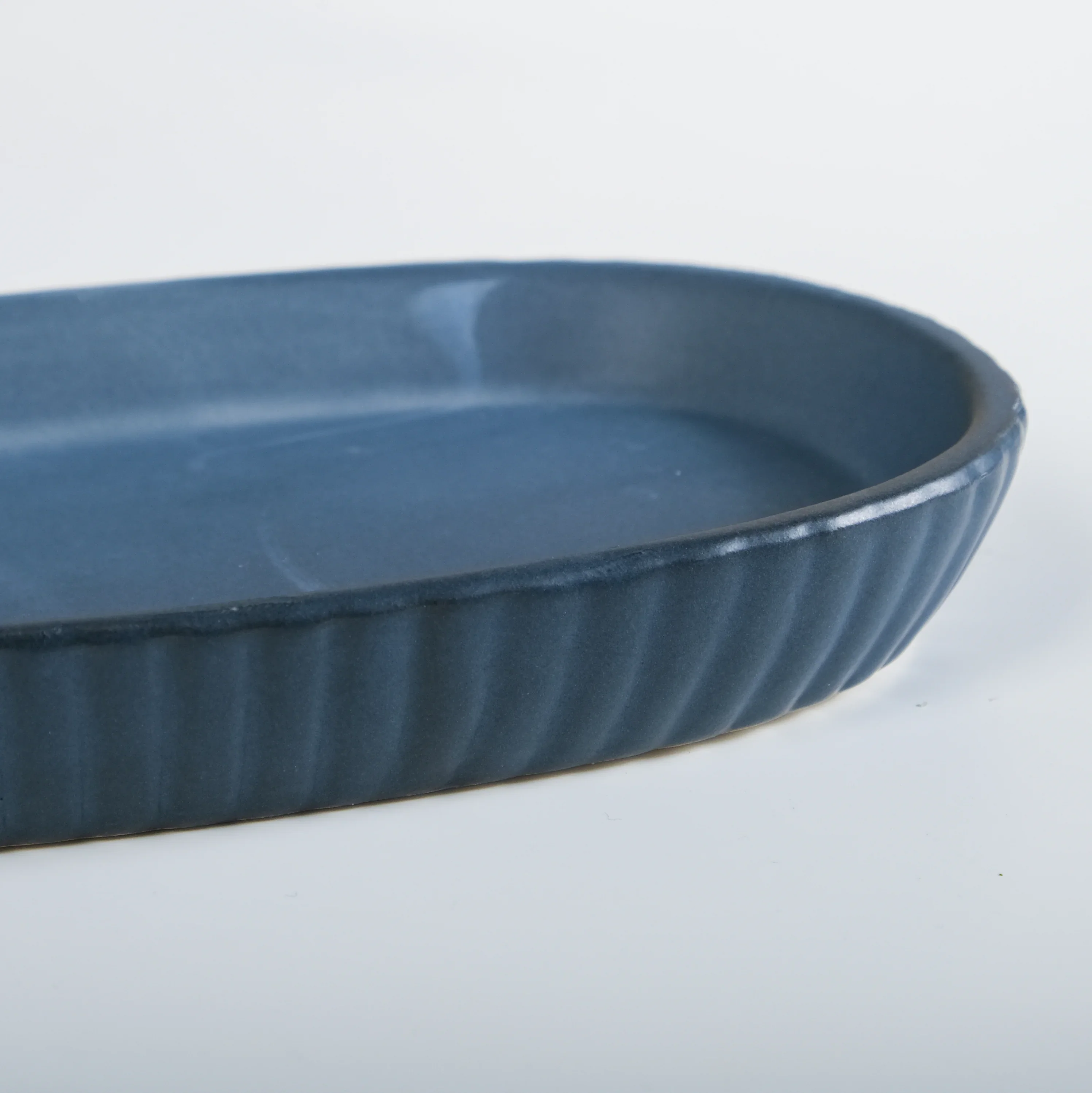Sleek Ceramic Bathroom Set Of 3 - Image 14