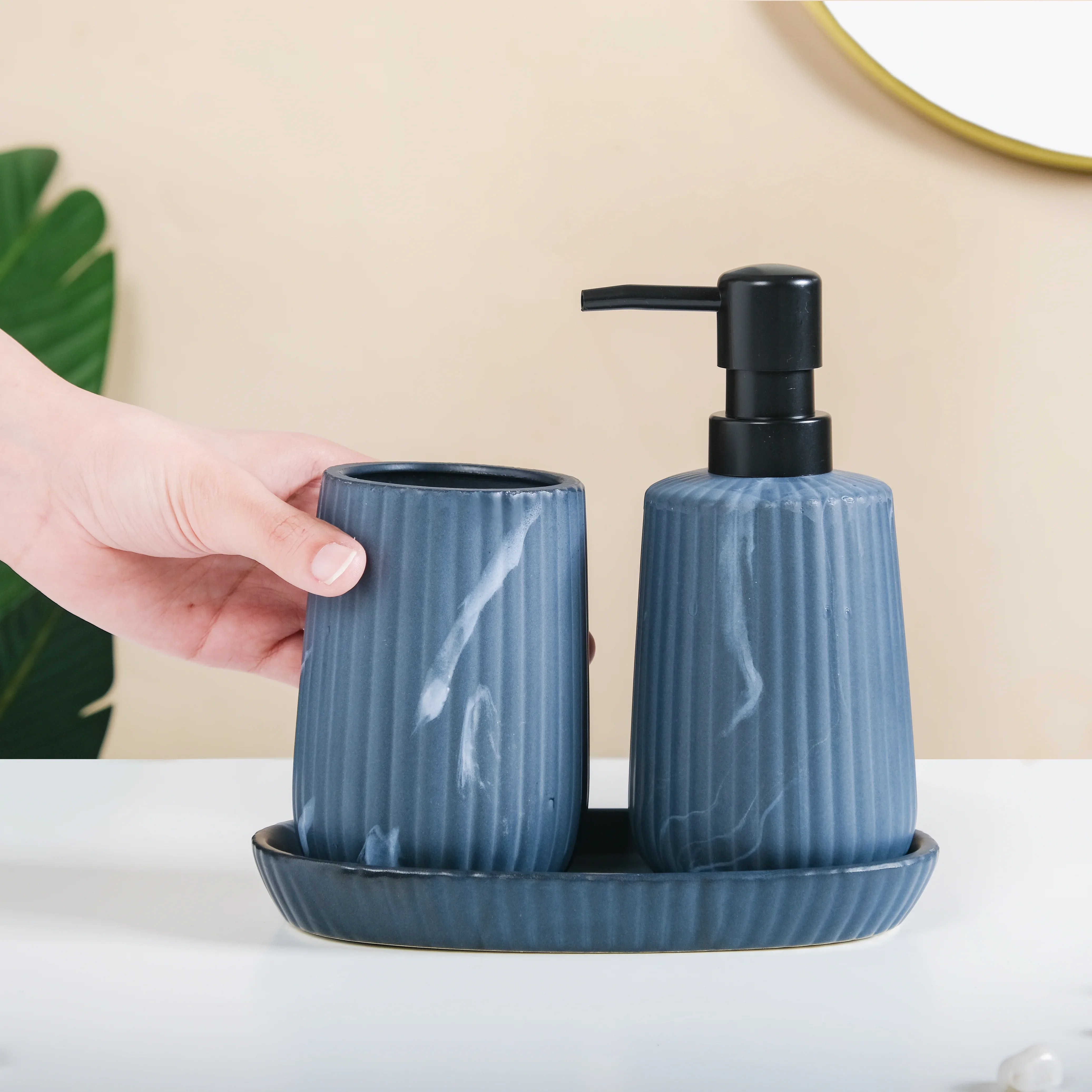 Sleek Ceramic Bathroom Set Of 3 - Image 2