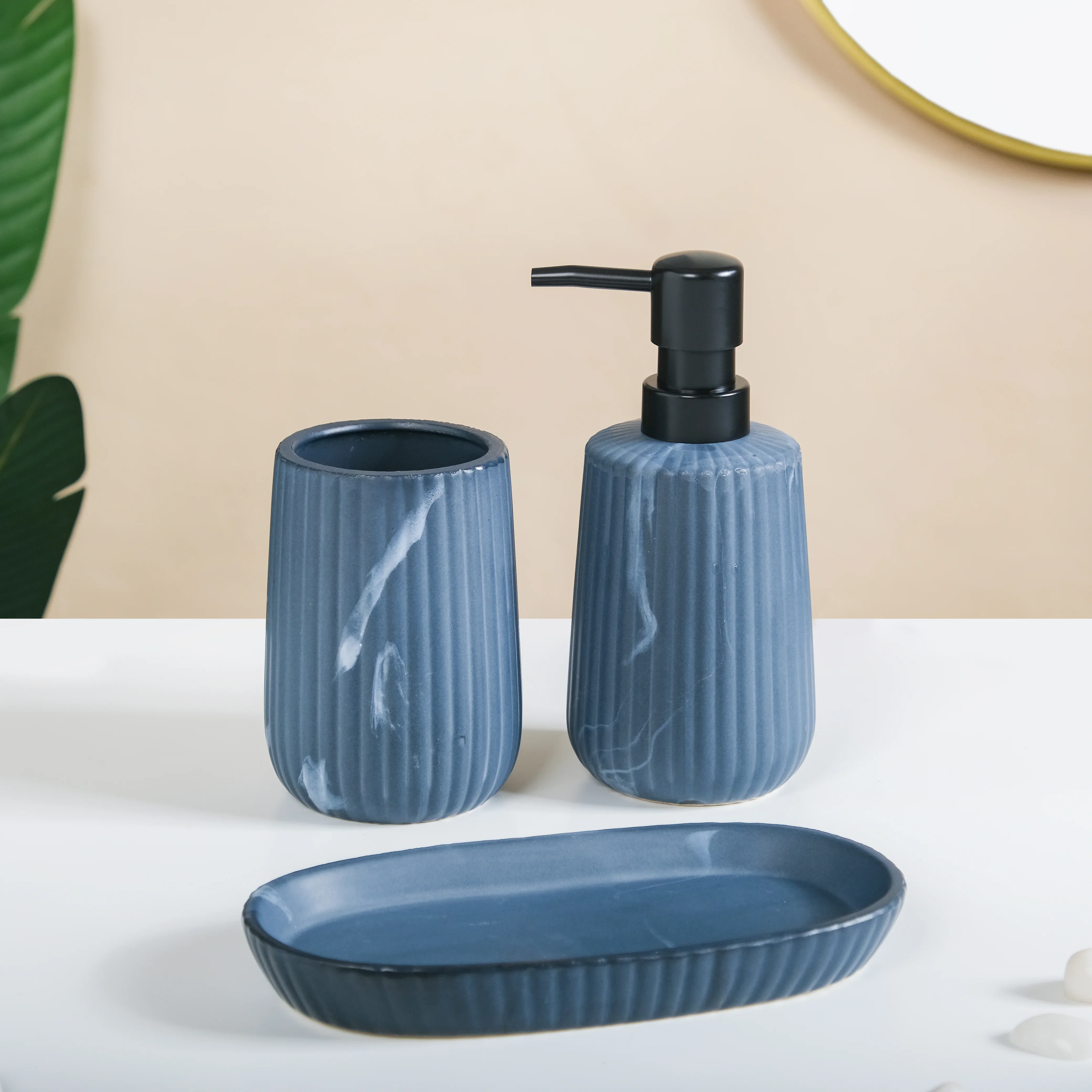 Sleek Ceramic Bathroom Set Of 3 - Image 3