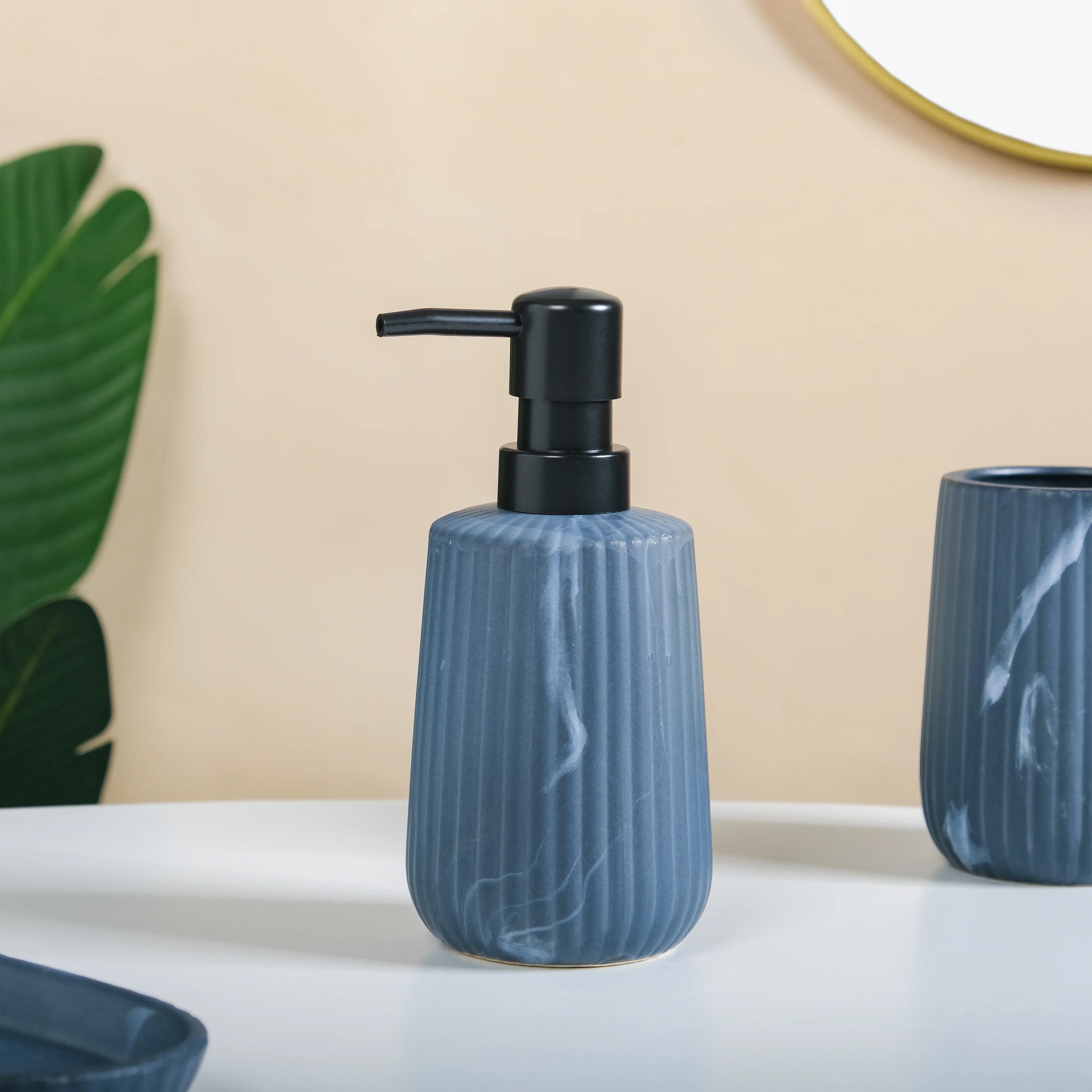 Sleek Ceramic Bathroom Set Of 3 - Image 8