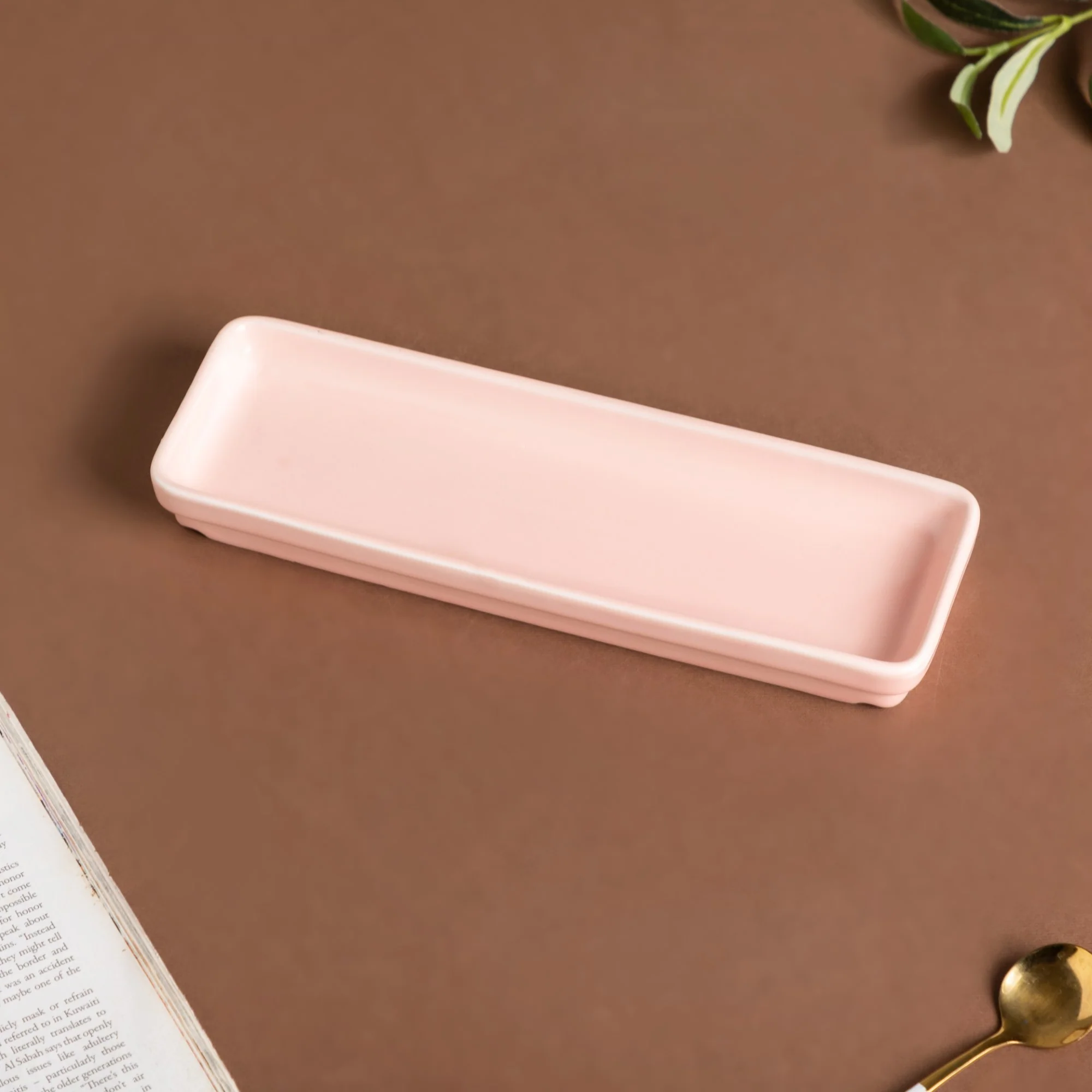 Sleek Pink Long Plate 9 Inch - Image 3