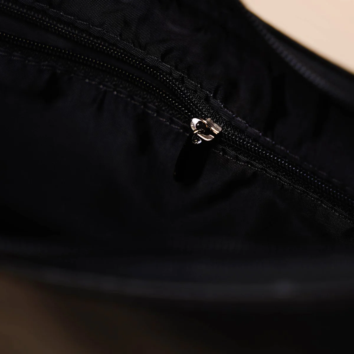 Sleek Urbanite Black Moon Handbag - Image 11