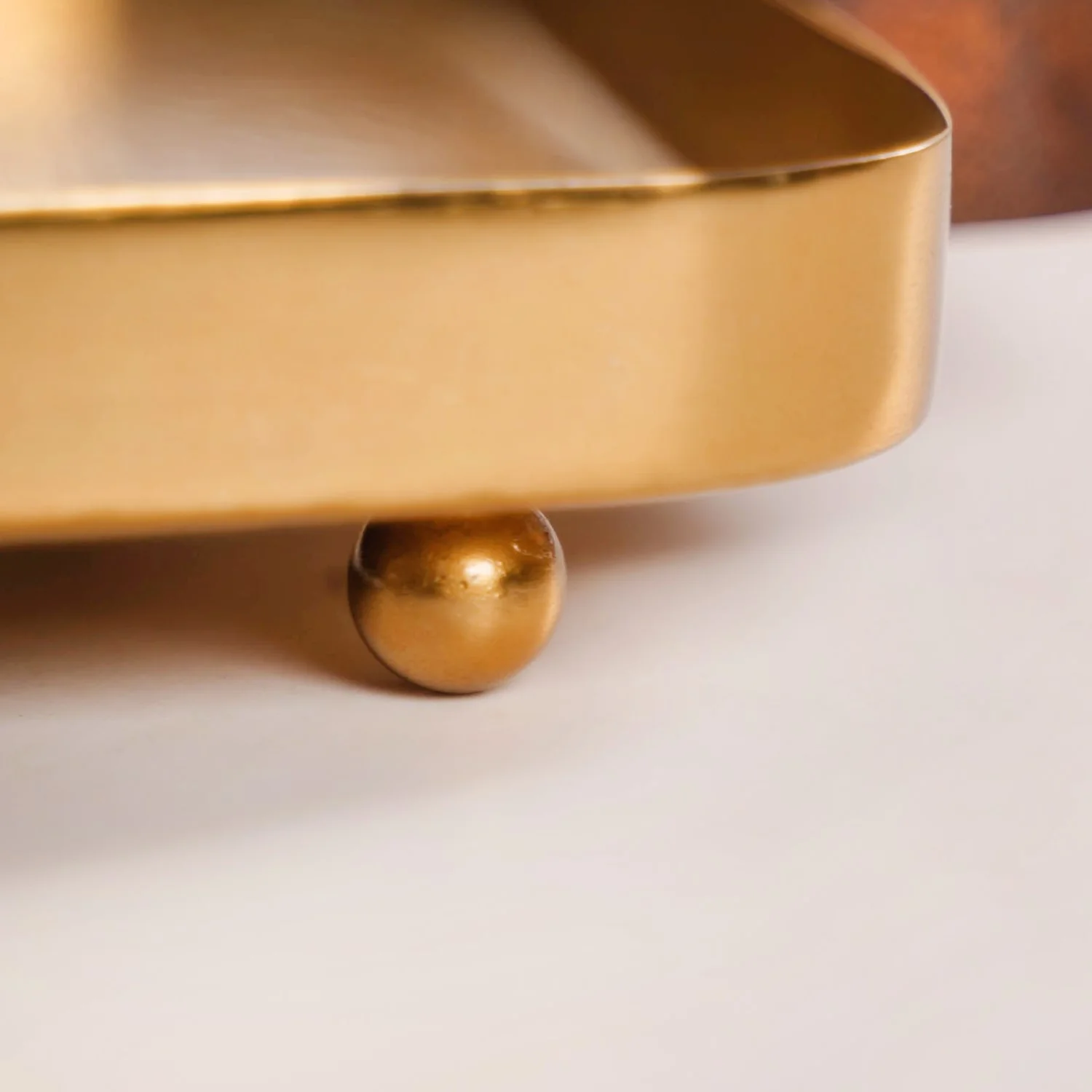 Small Daisy Embossed Metal Tray With Mango Wood Handles - Image 7