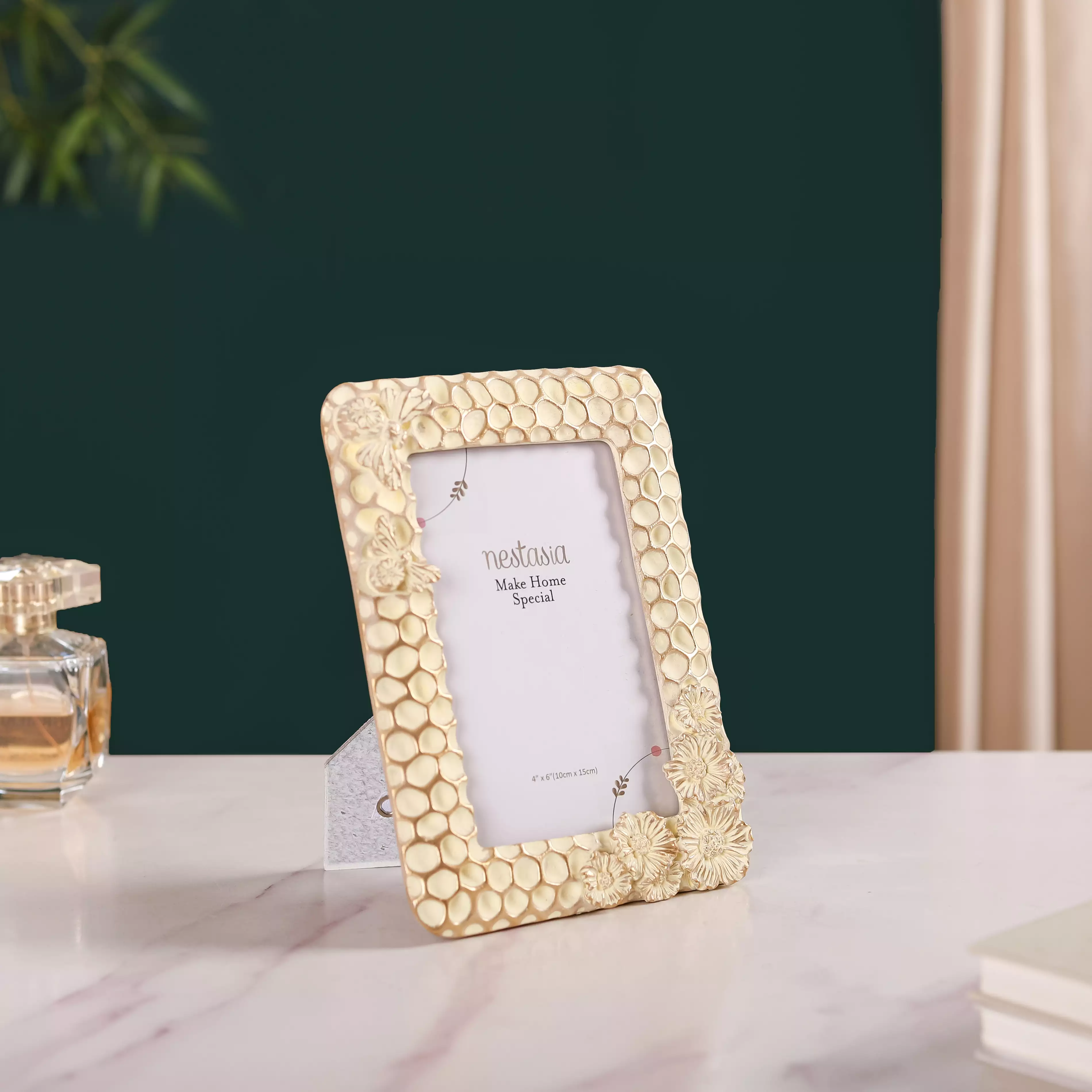 Small Honey Bee Gold Frame 7.5"x6" - Image 2