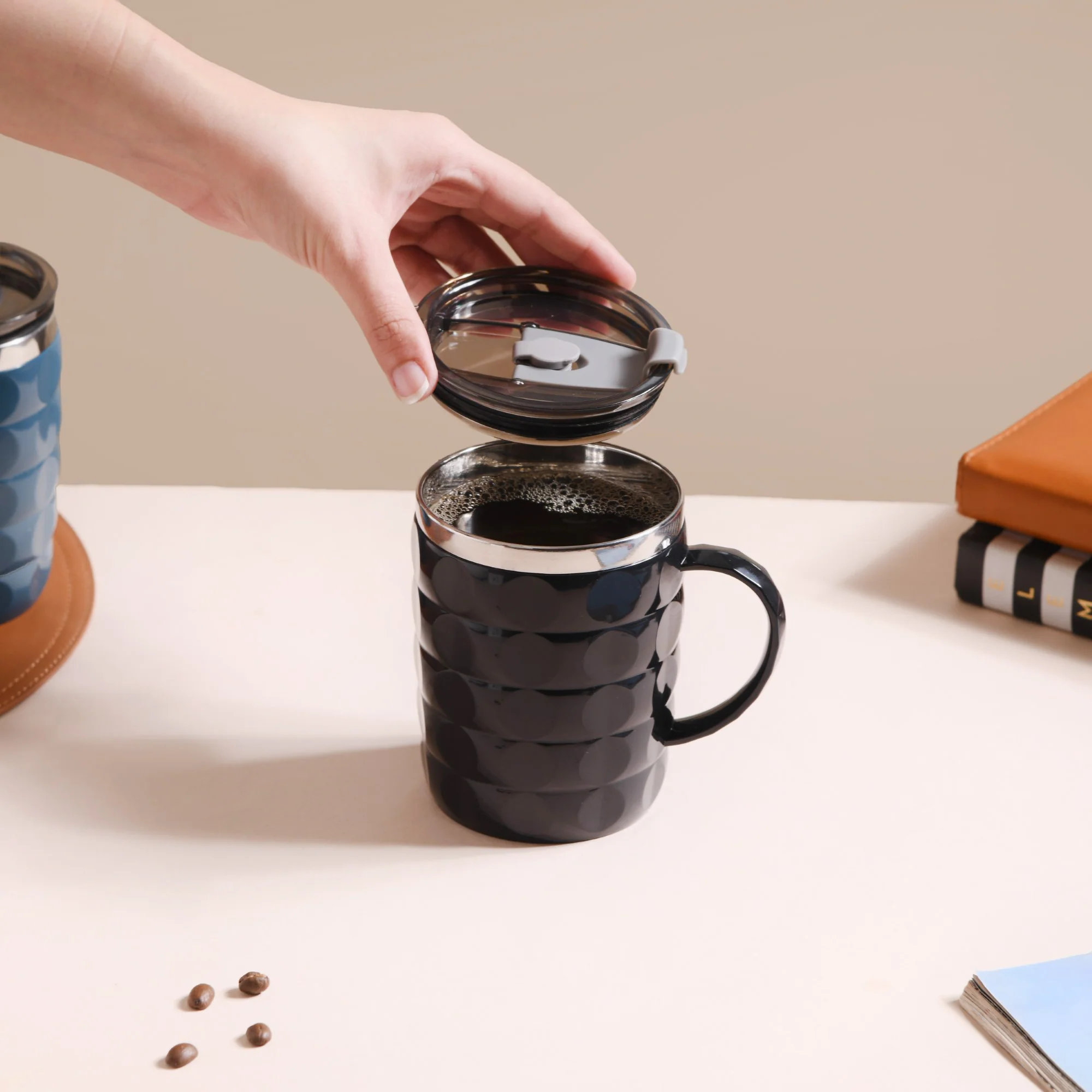 Stainless Steel Travel Mug For Car Black 400ml - Image 3