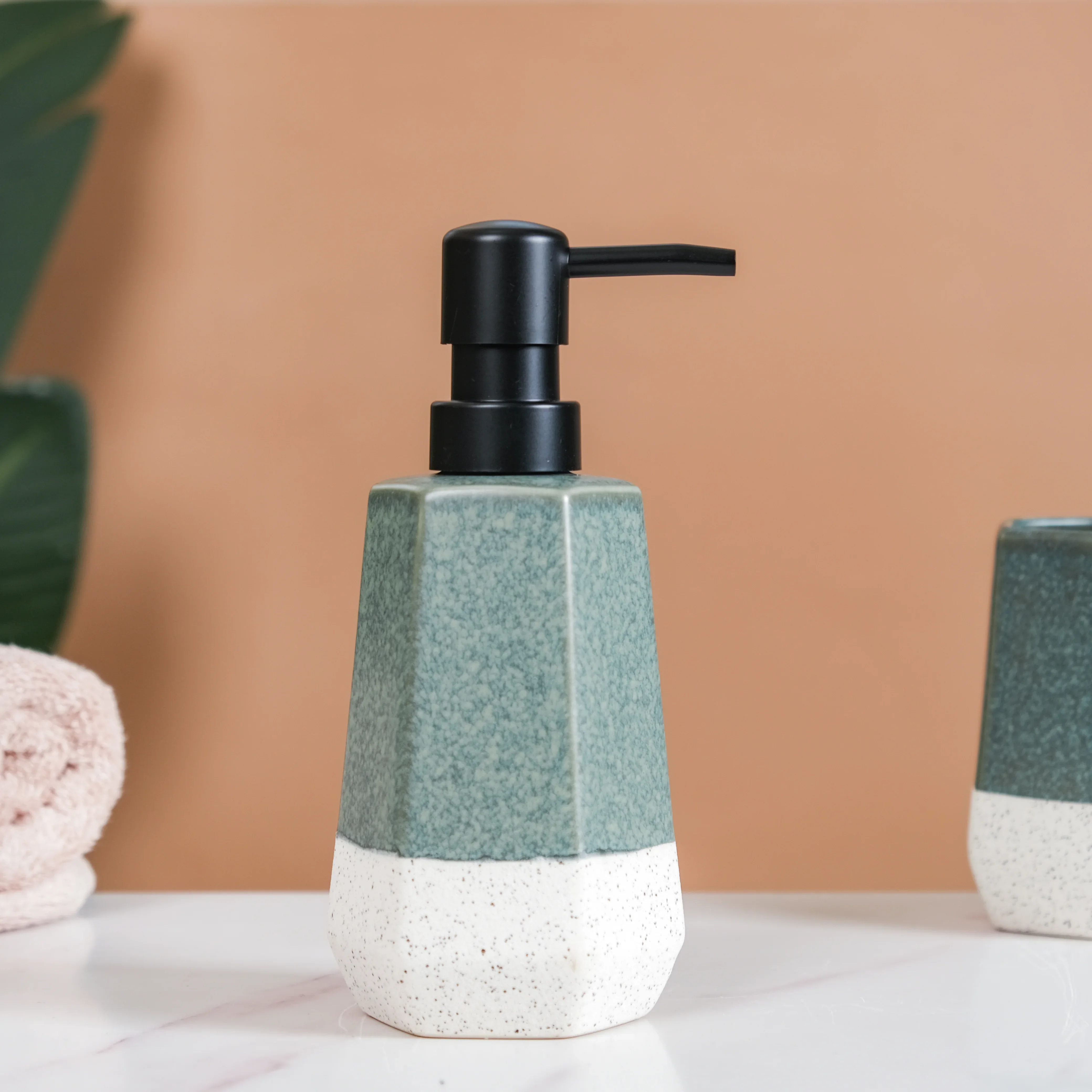 Stoneware Bathroom Accessories Set Of 3 - Image 7