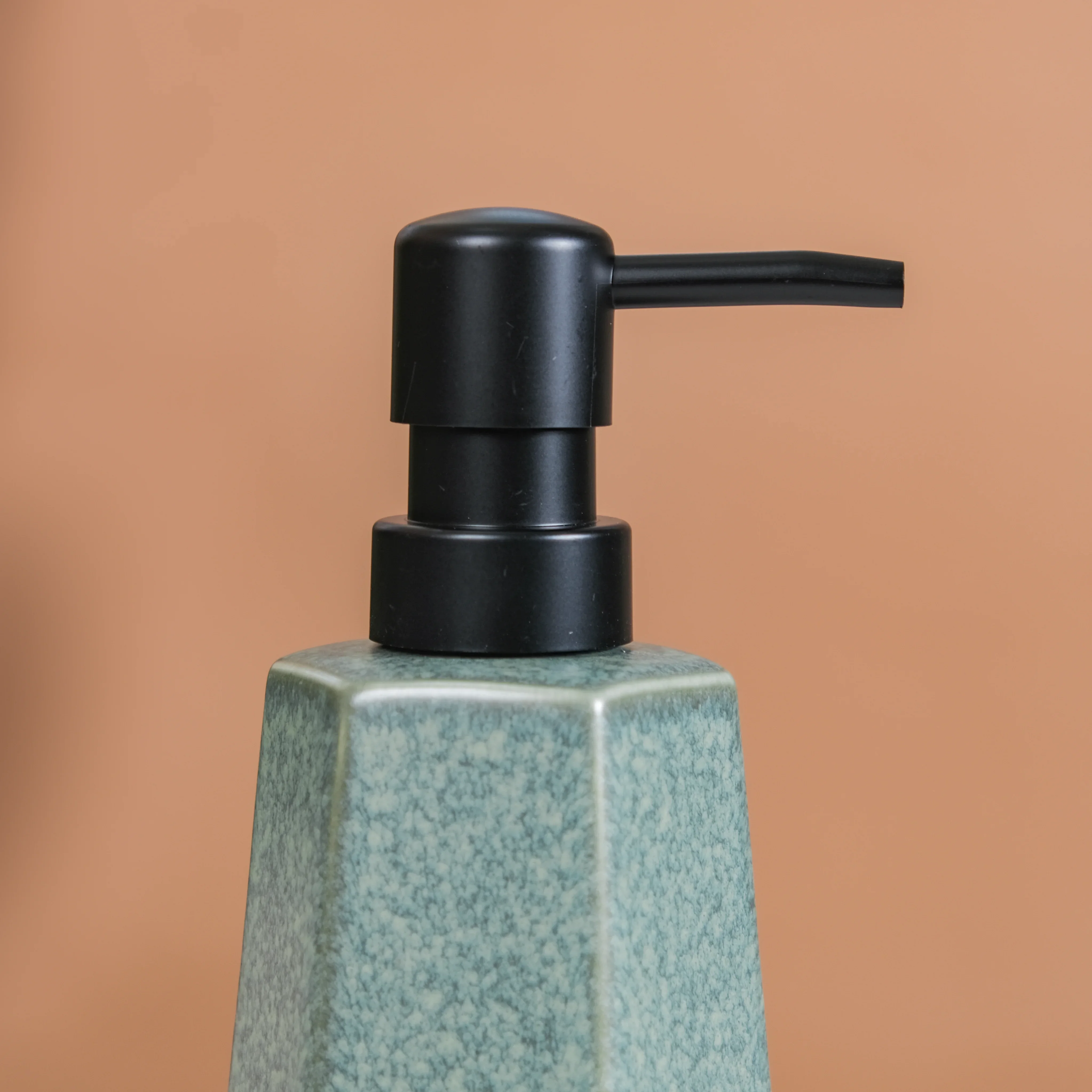 Stoneware Bathroom Accessories Set Of 3 - Image 9