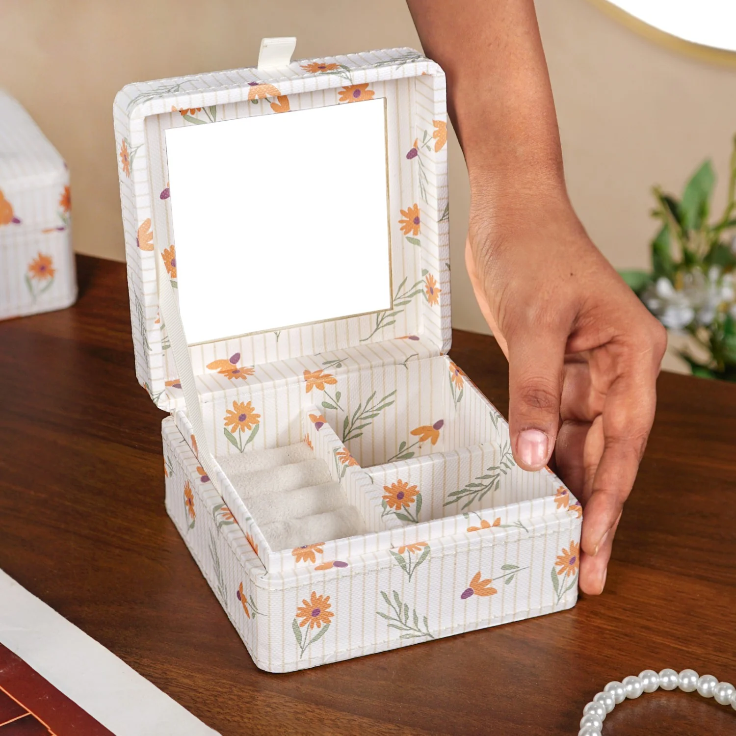 Sundaisy Multi Section Jewellery Box With Mirror - Image 3