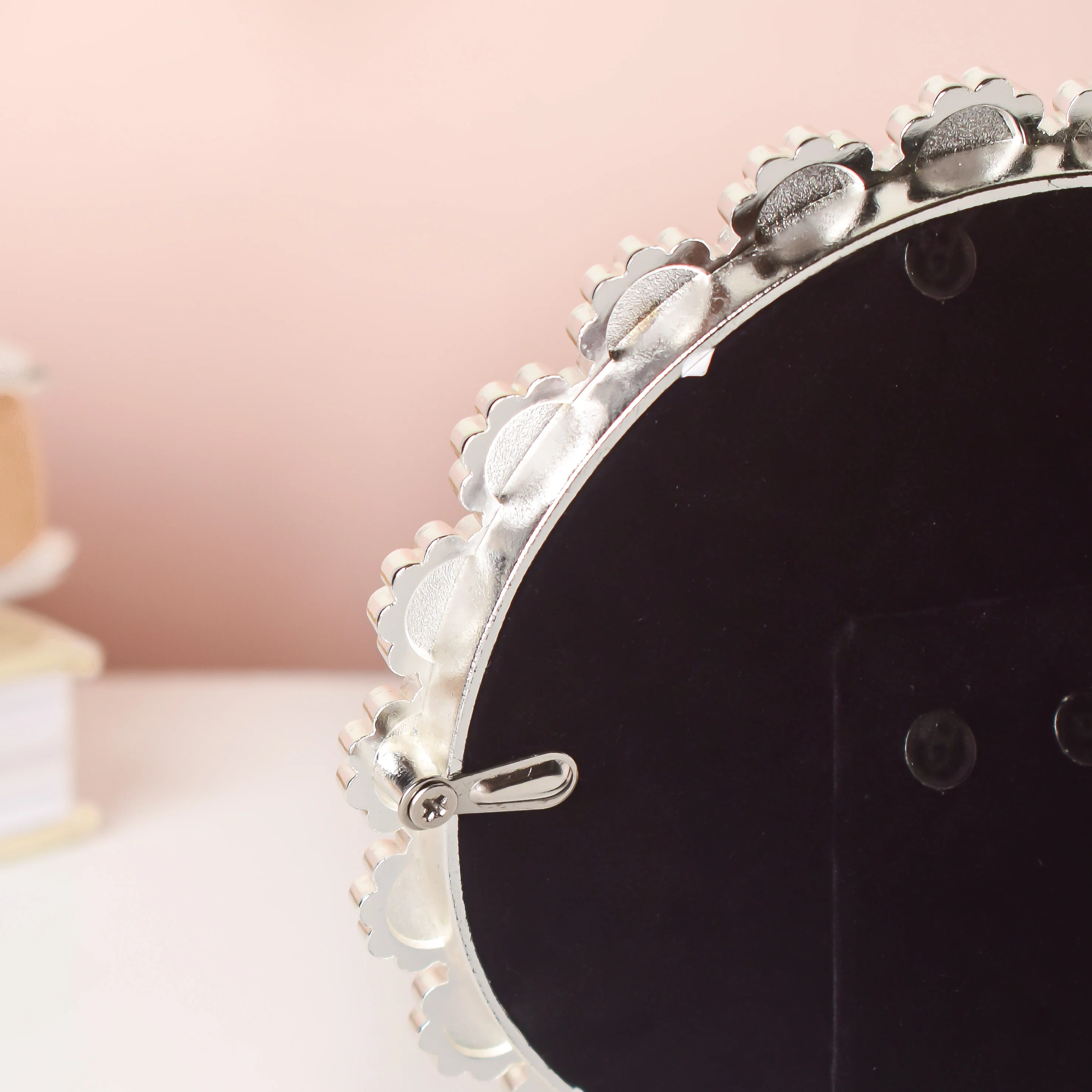 Sweet Daisy Round Photo Frame 5 Inch - Image 4