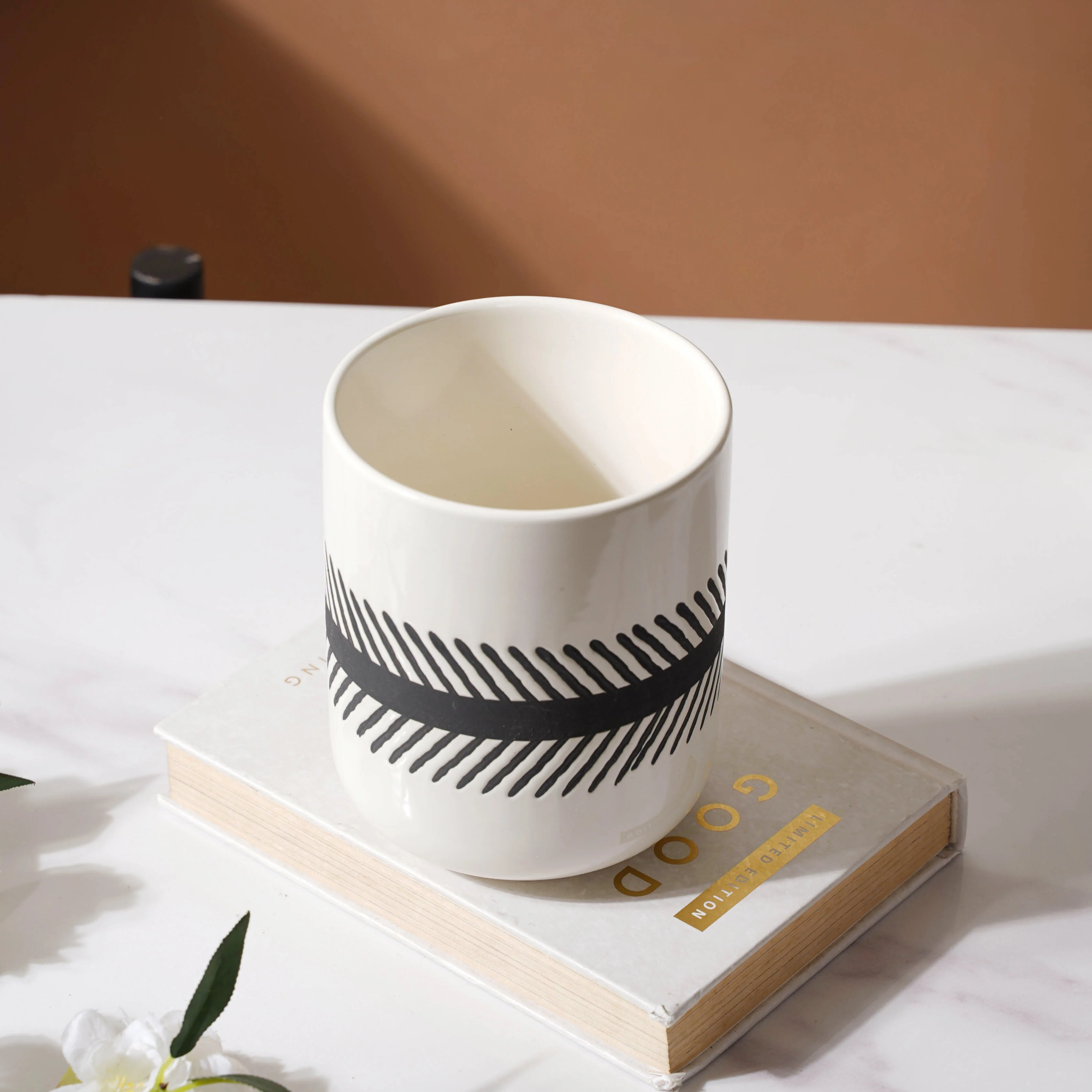 Tabletop Vase - Image 4