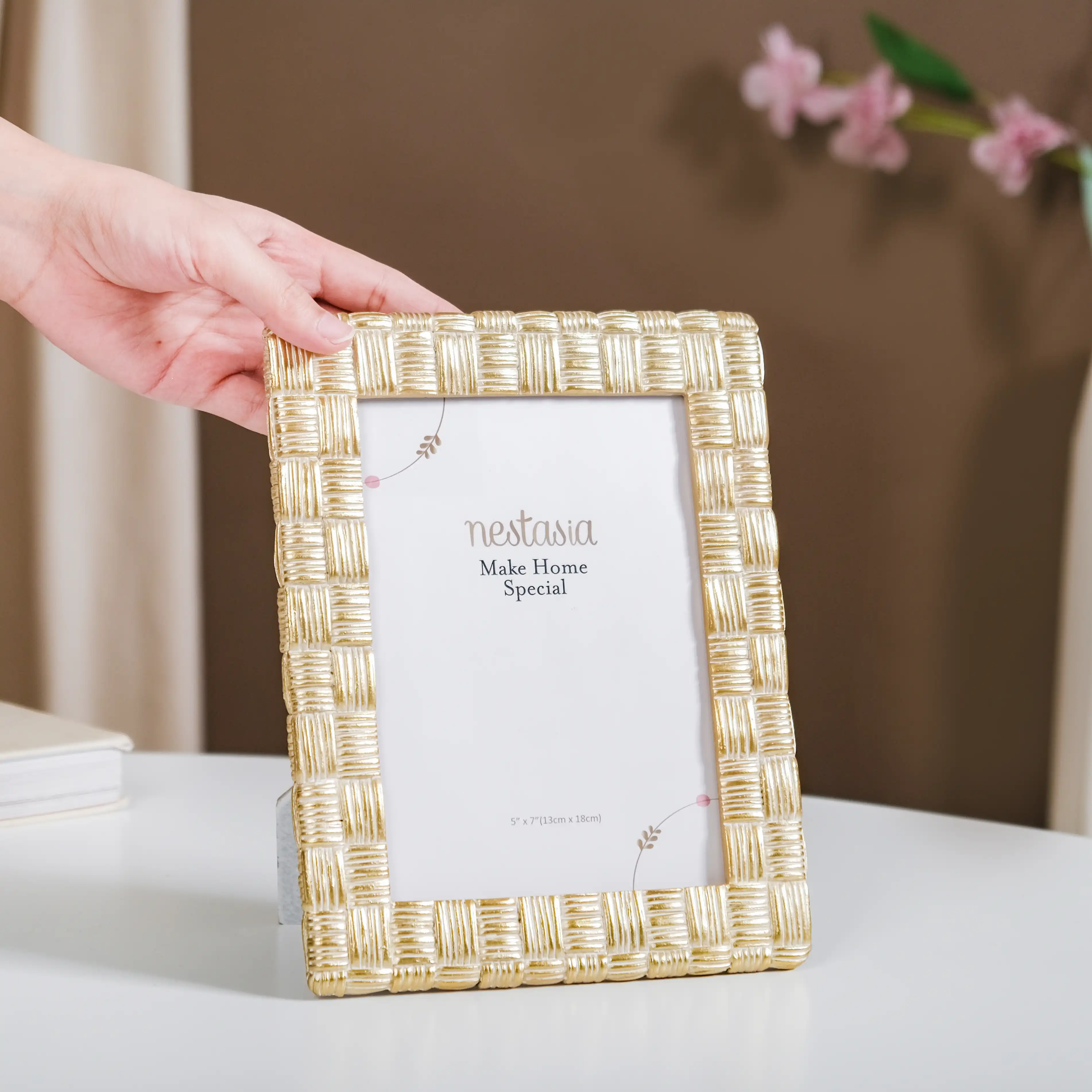 Textured Gold Photo Frame Large 9"x7" - Image 3