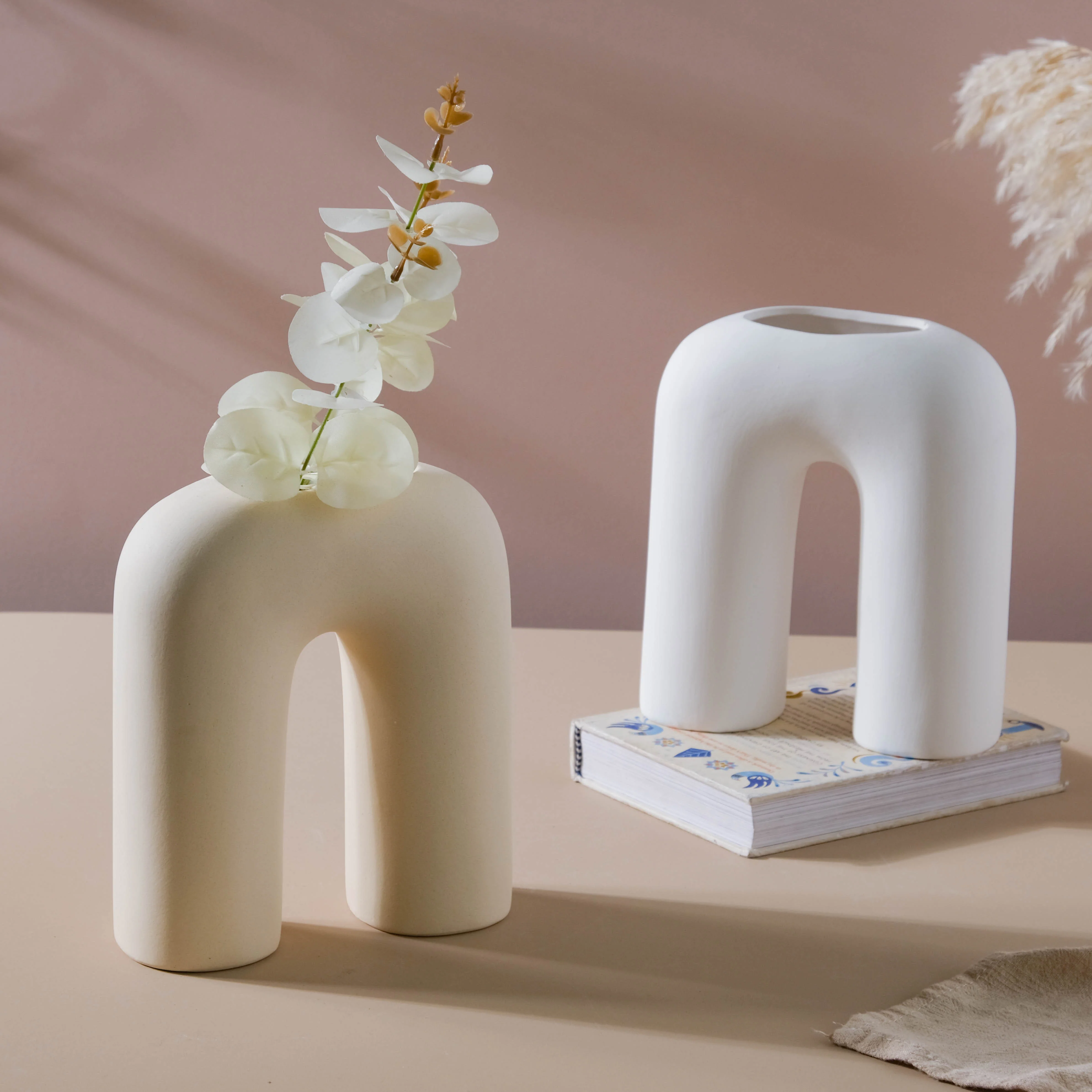 U-shaped Vase - Image 8