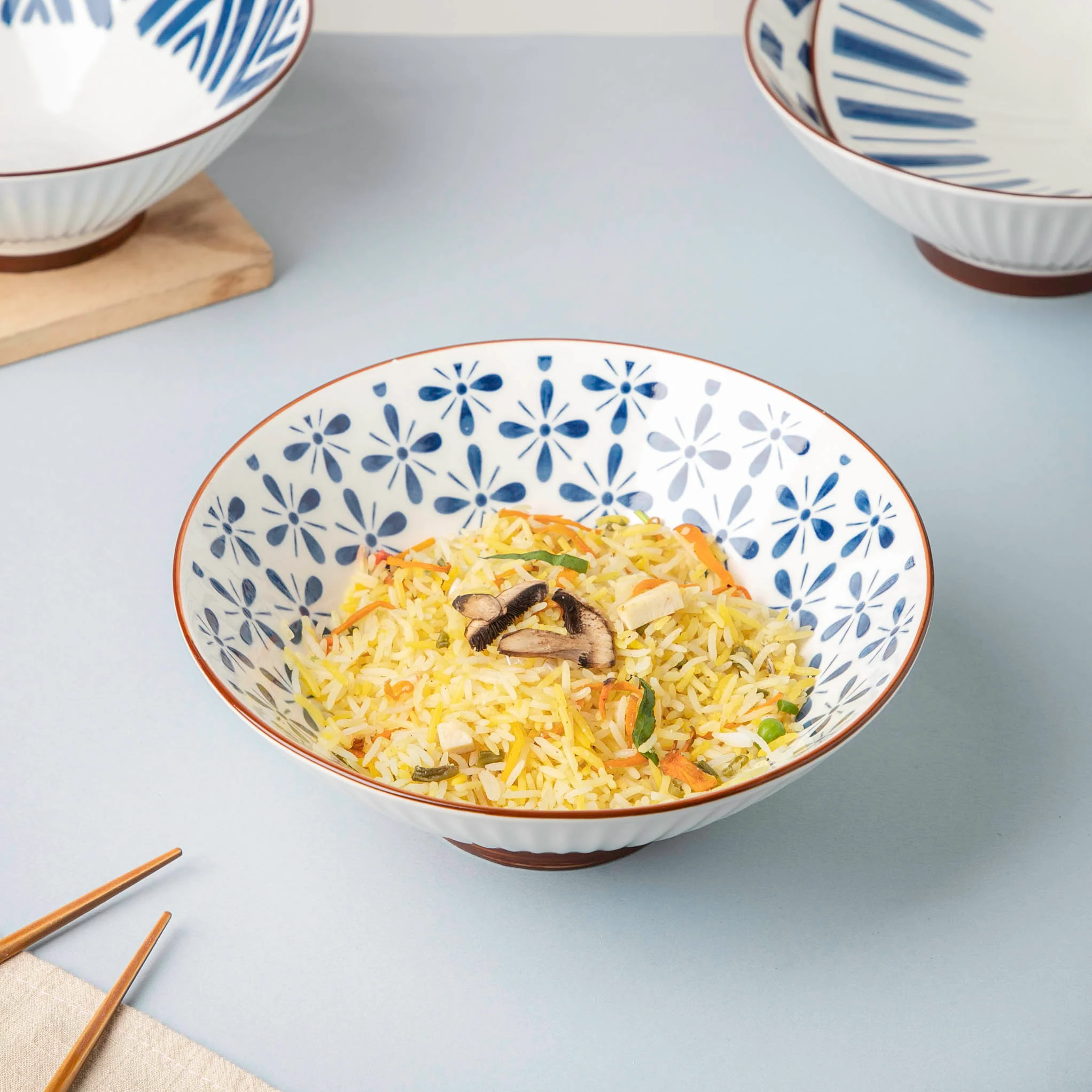 Umai Autumn Floral Ceramic Ramen Bowl Blue And White 900 ml - Image 4