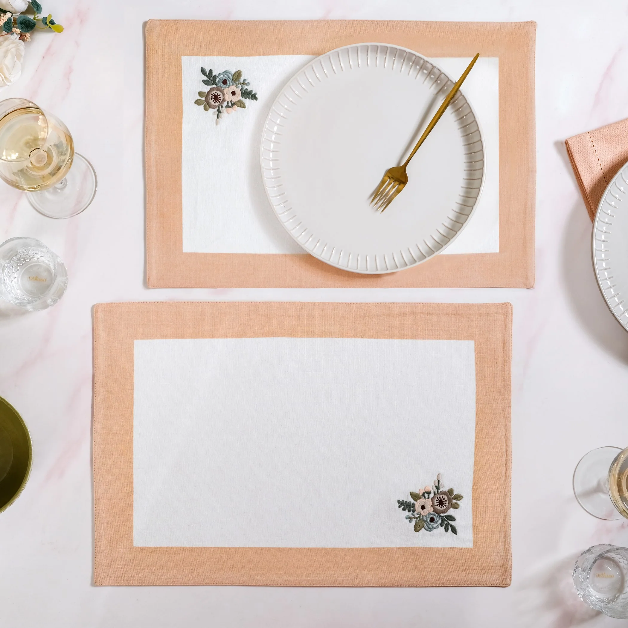 Ventosa Table Runner With Placemats And Napkins 13 Piece Set In Peach - Image 3