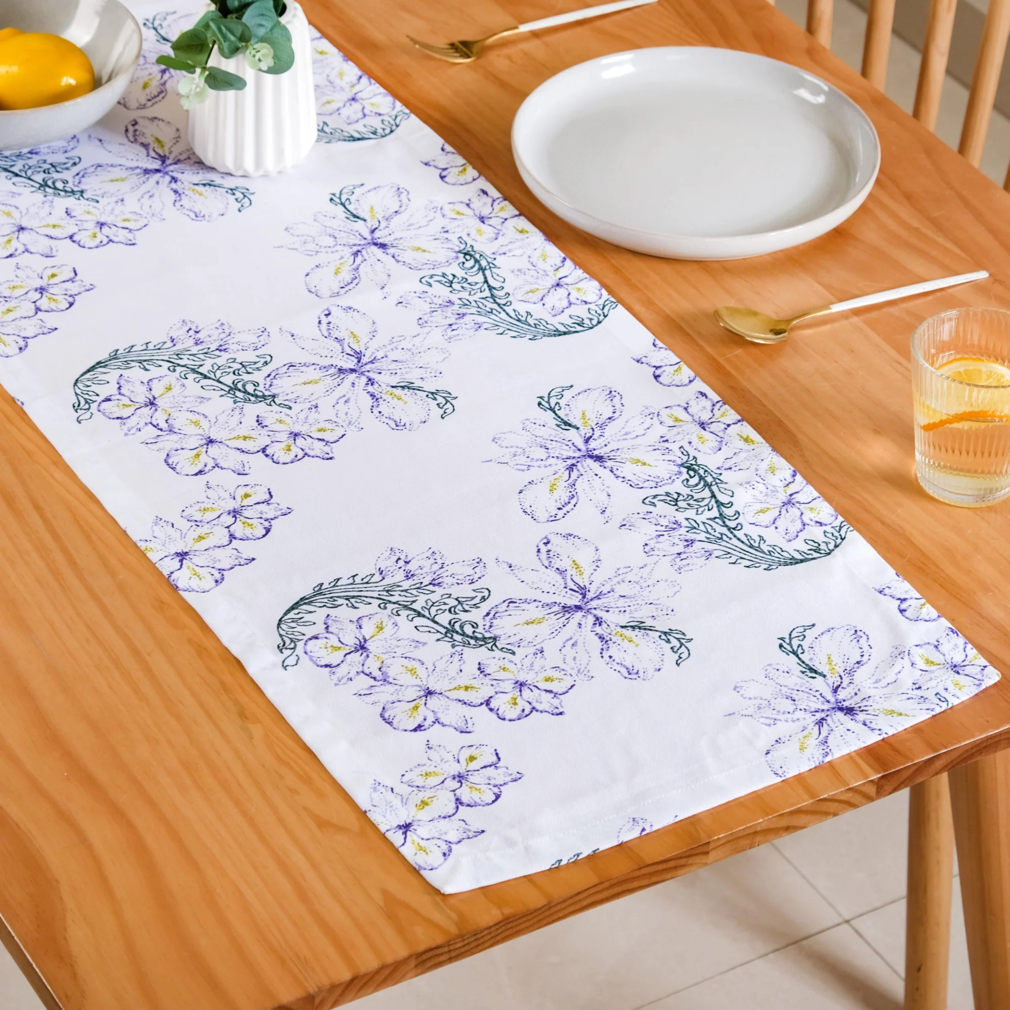 Verde Pure Cotton Table Runner And Placemat Set Of 7 - Image 6
