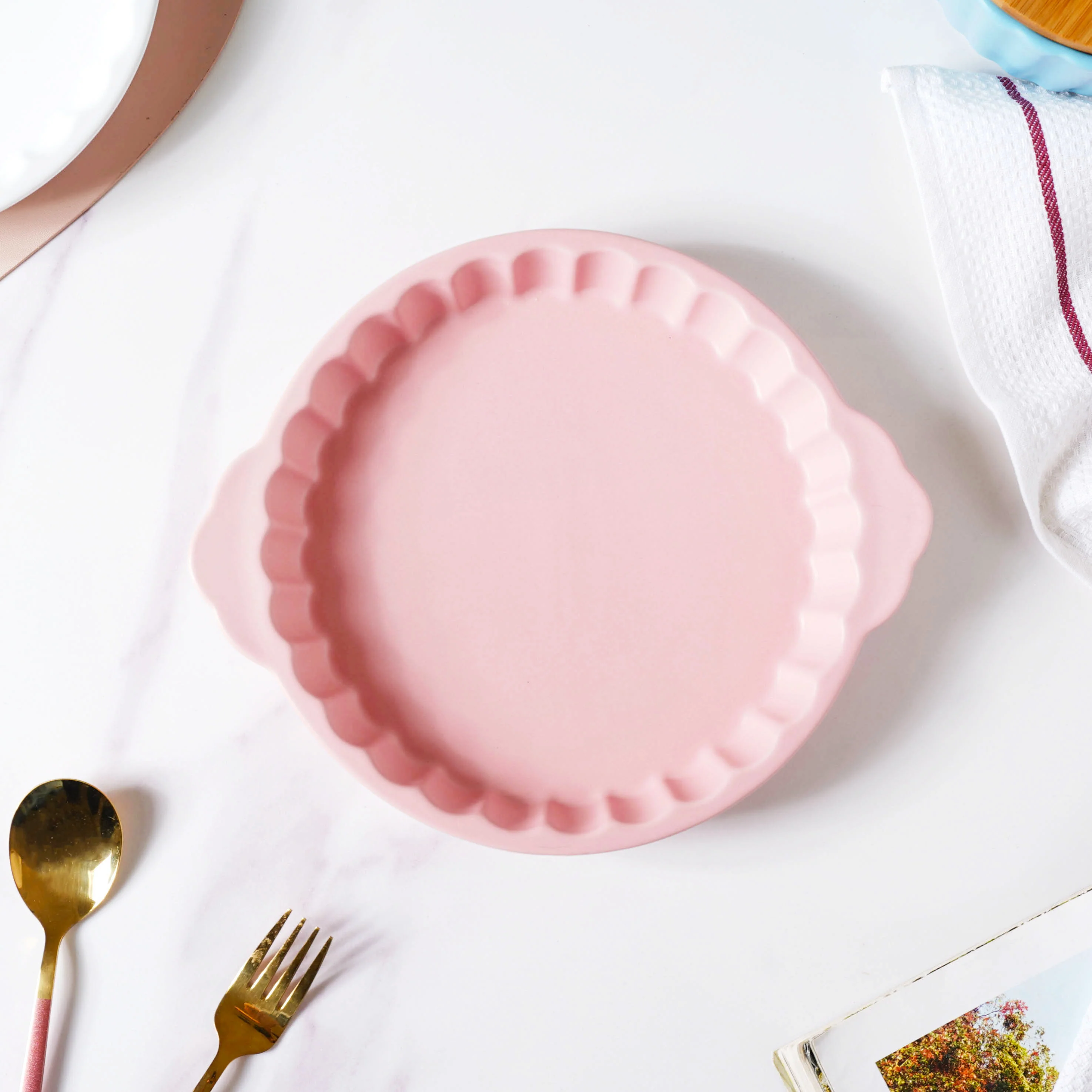 Very Berry Pink Baking Tray 10 Inch - Image 3