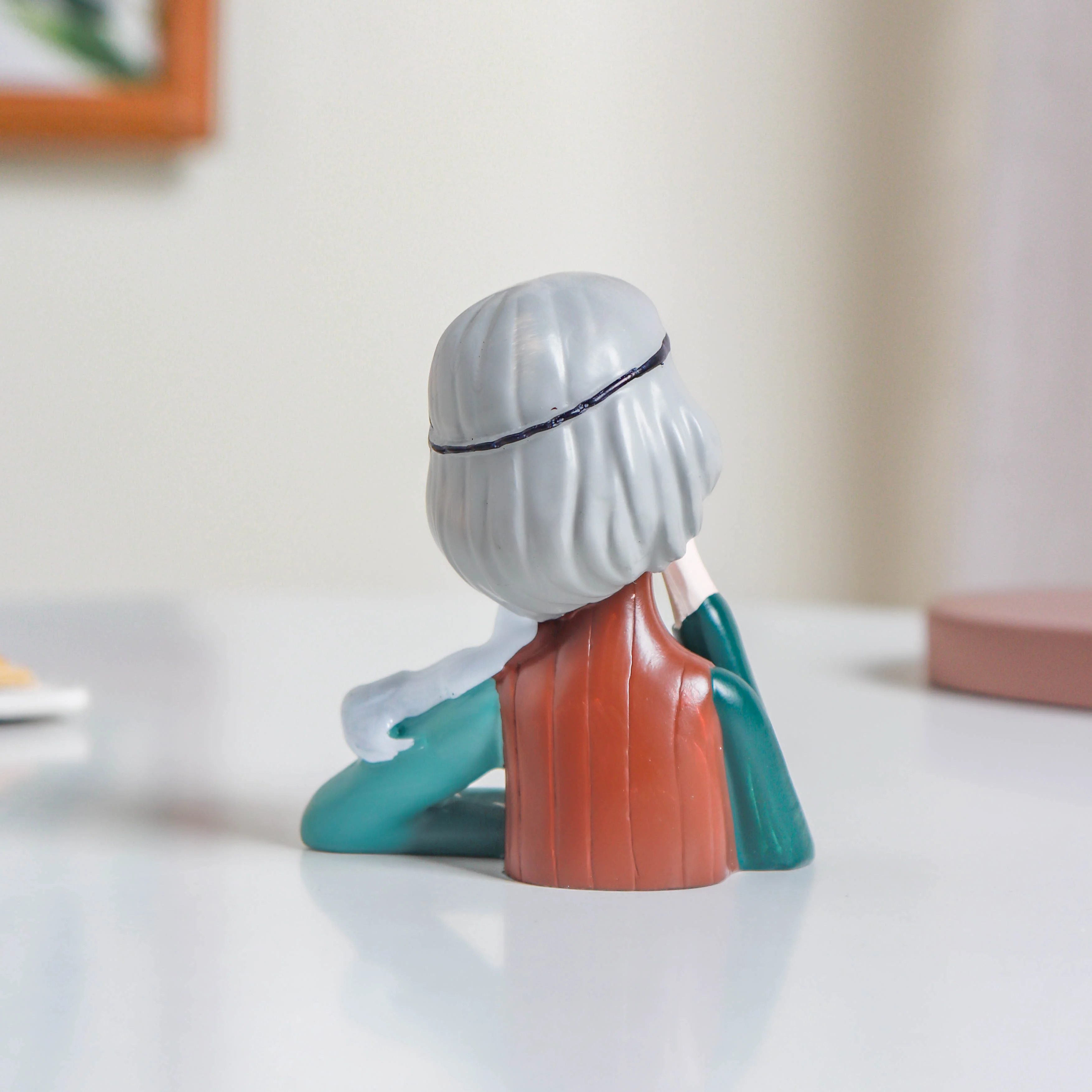 Vintage Figurine Vase - Image 12