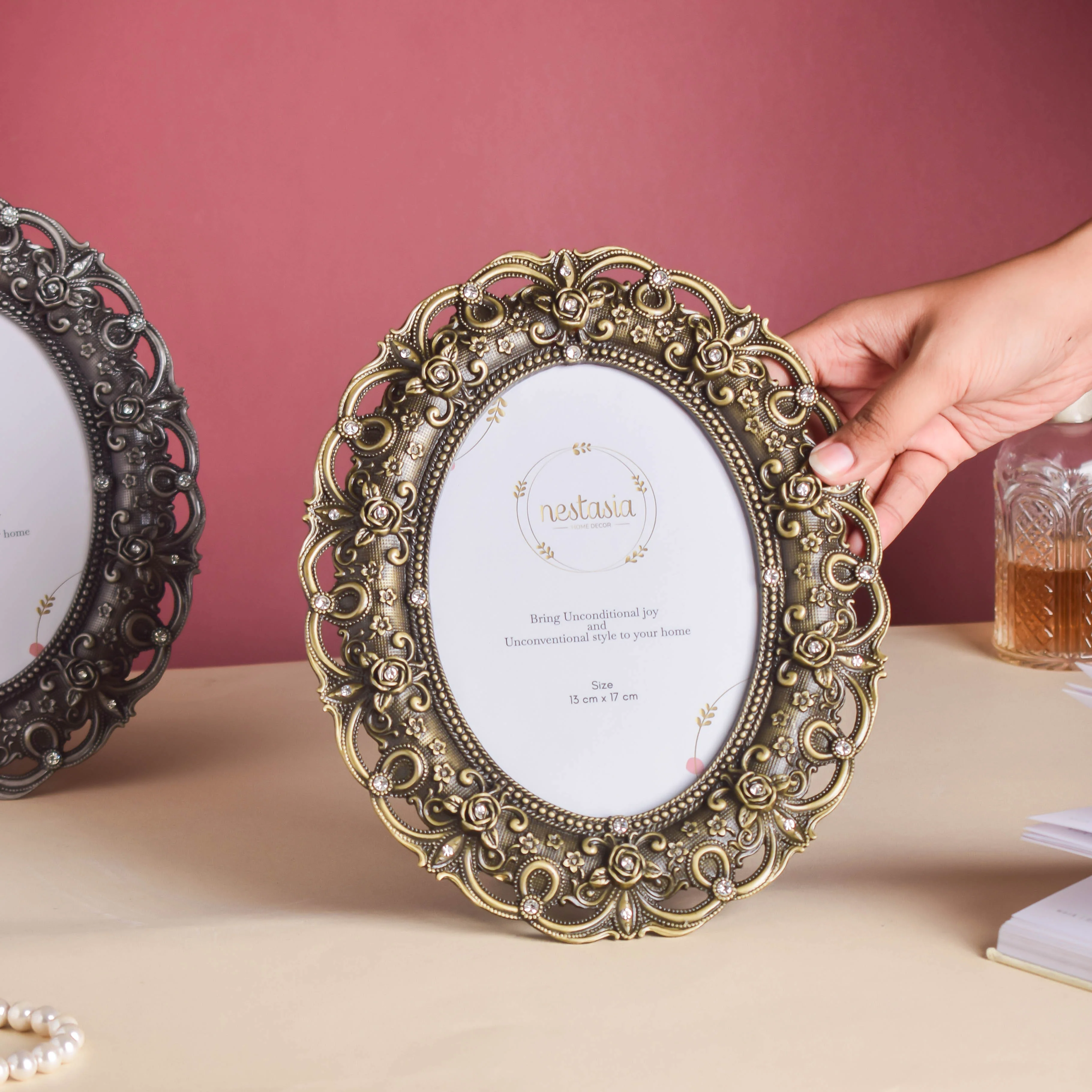 Vintage Garland Photo Frame - Image 4
