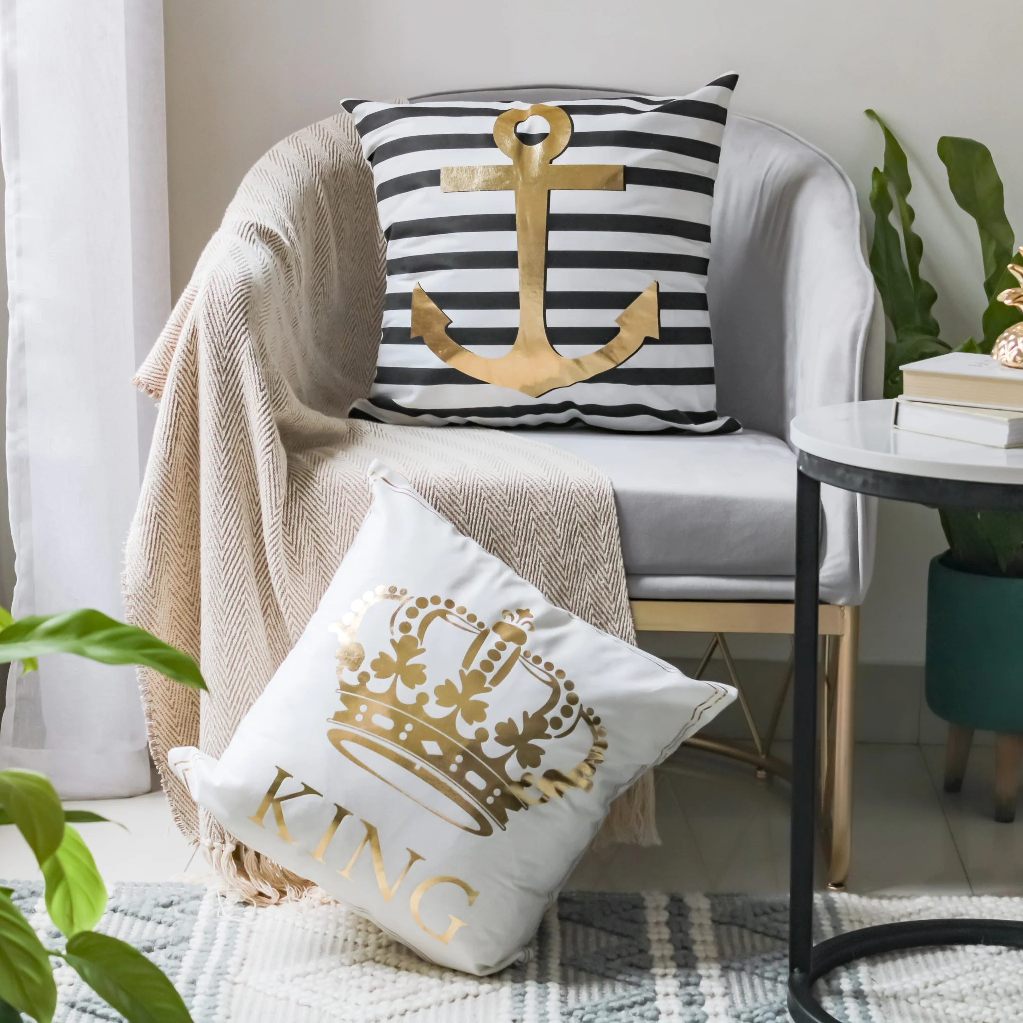 White and Gold Pillow Case - Image 7
