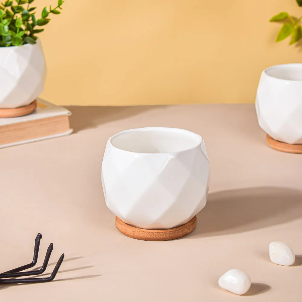 White Ceramic Planter Diamond Pattern Set Of 4 - Image 5