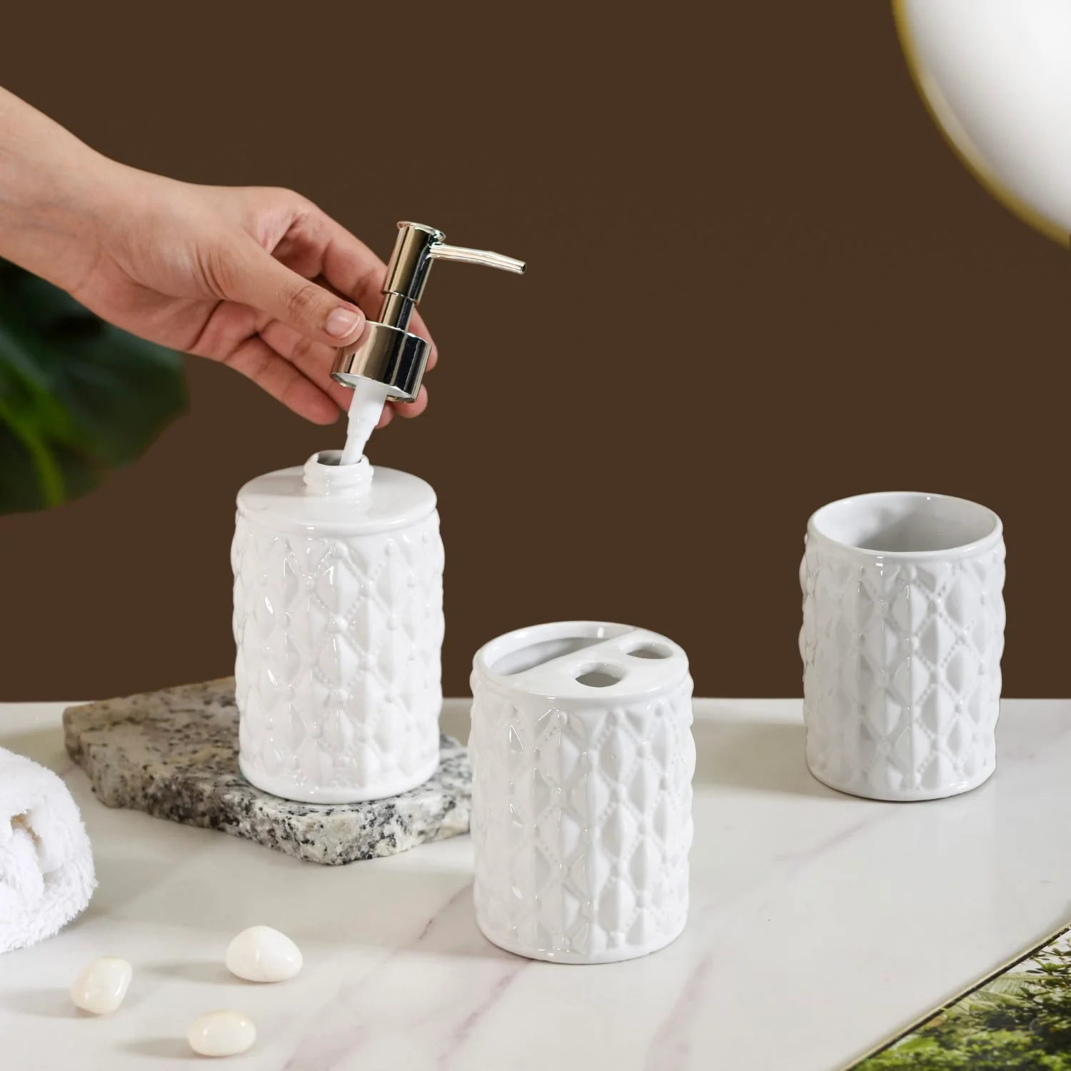 White Cross Knit Ceramic Bathroom Accessories Set Of 3 - Image 2
