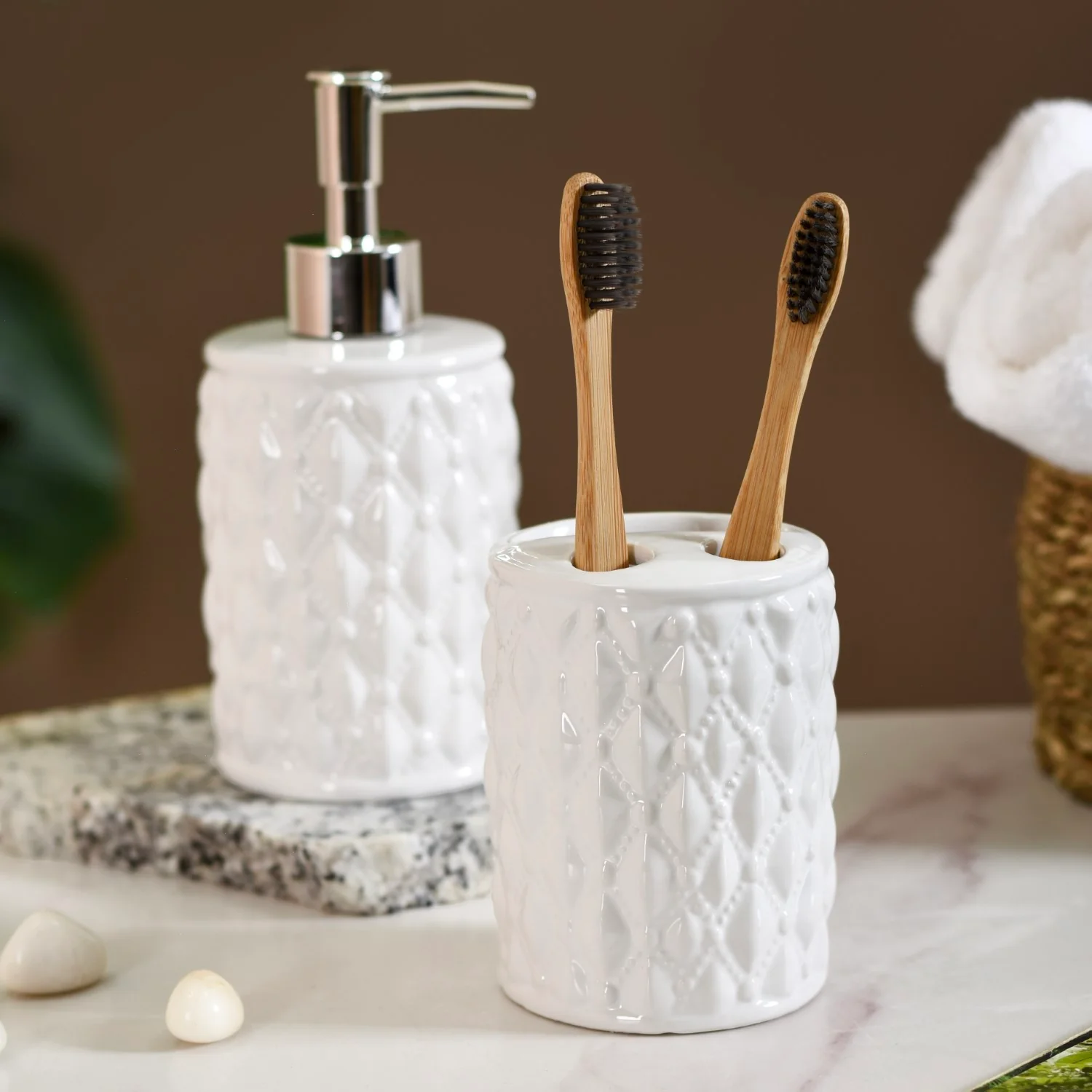 White Cross Knit Ceramic Bathroom Accessories Set Of 3 - Image 9