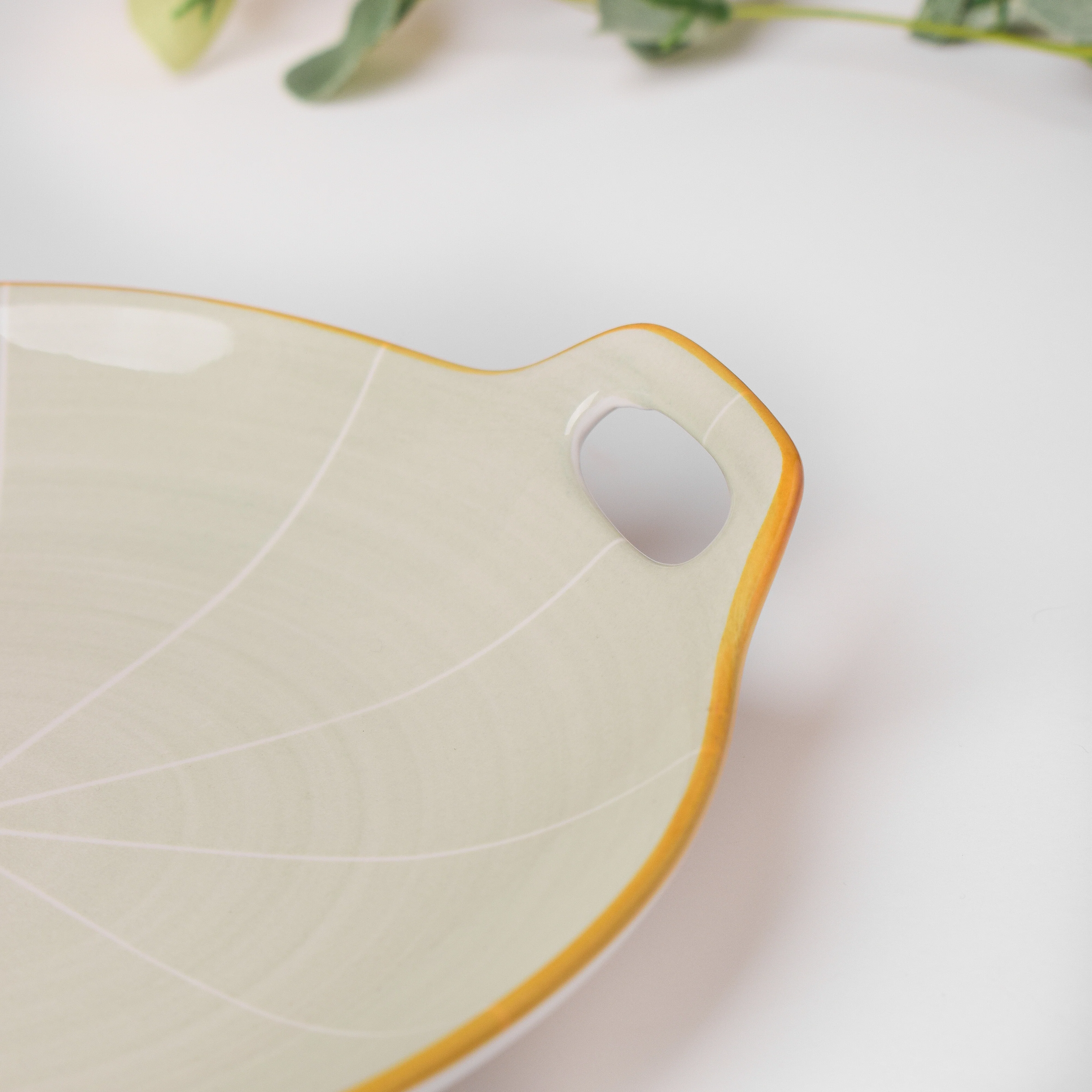Willow Light Grey Round Plate With Handle 9.5 inch - Image 6