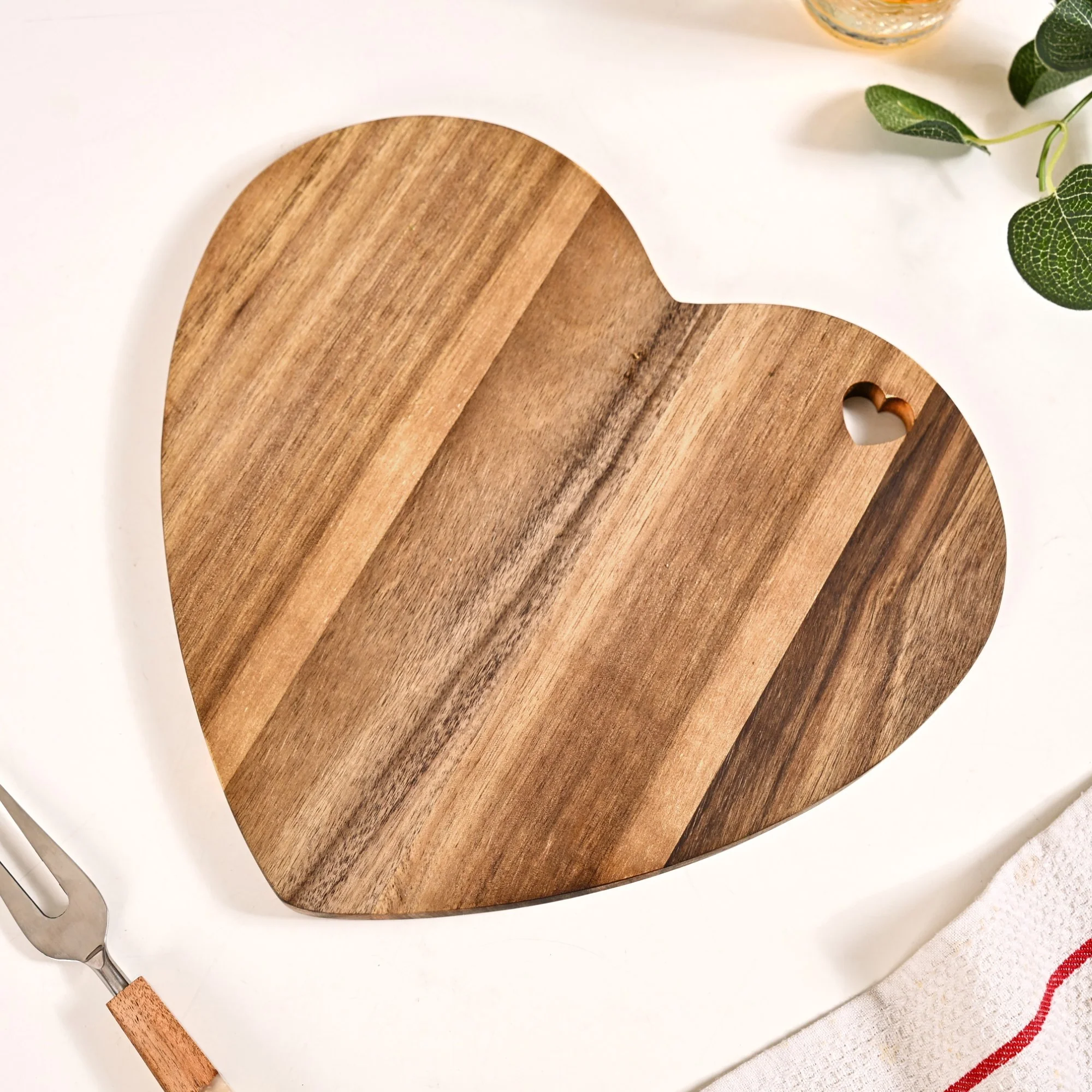 Wooden Heart Acacia Serving Platter - Image 8